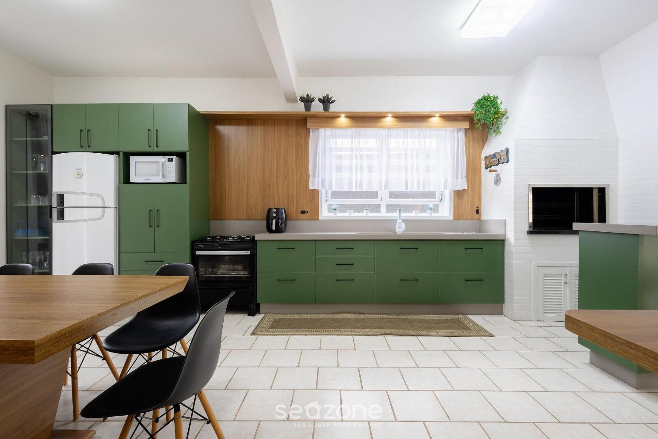 5 Bedroom House 200 m from the Beach CMM0043
