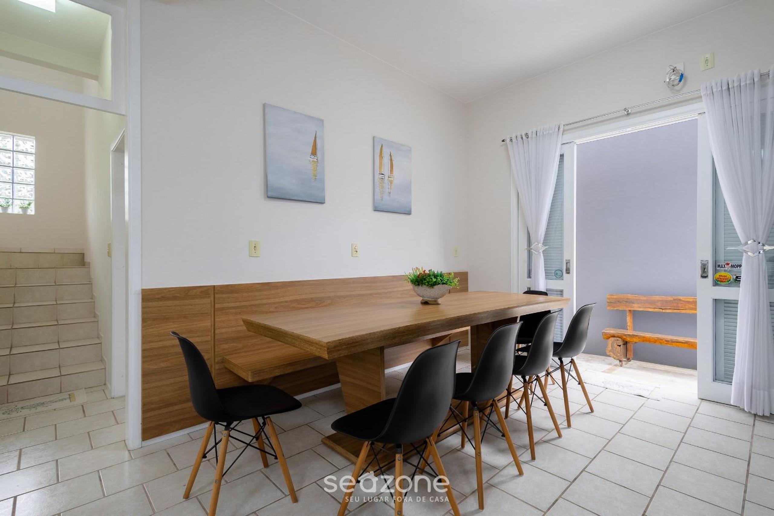 5 Bedroom House 200 m from the Beach CMM0043