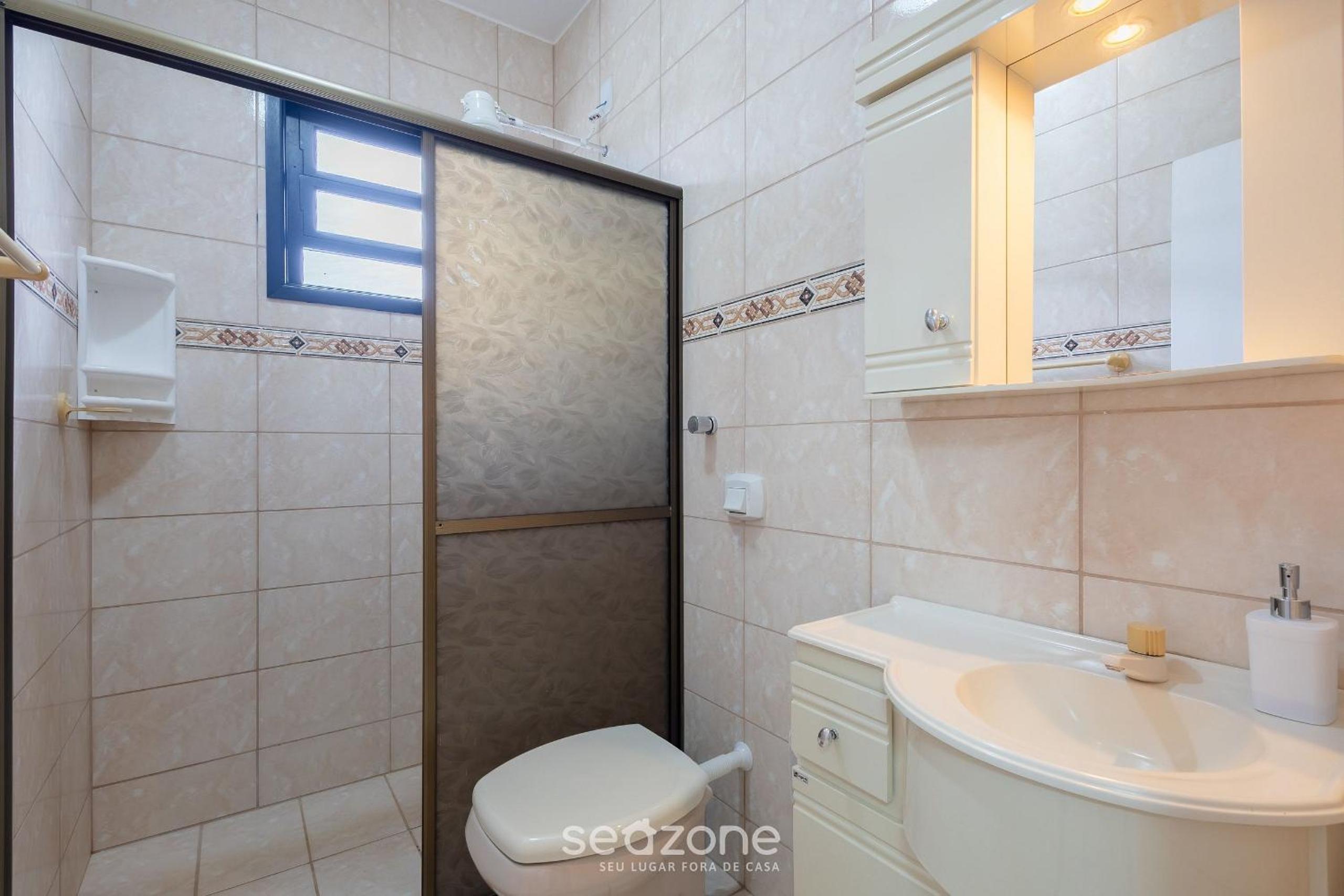 5 Bedroom House 200 m from the Beach CMM0043