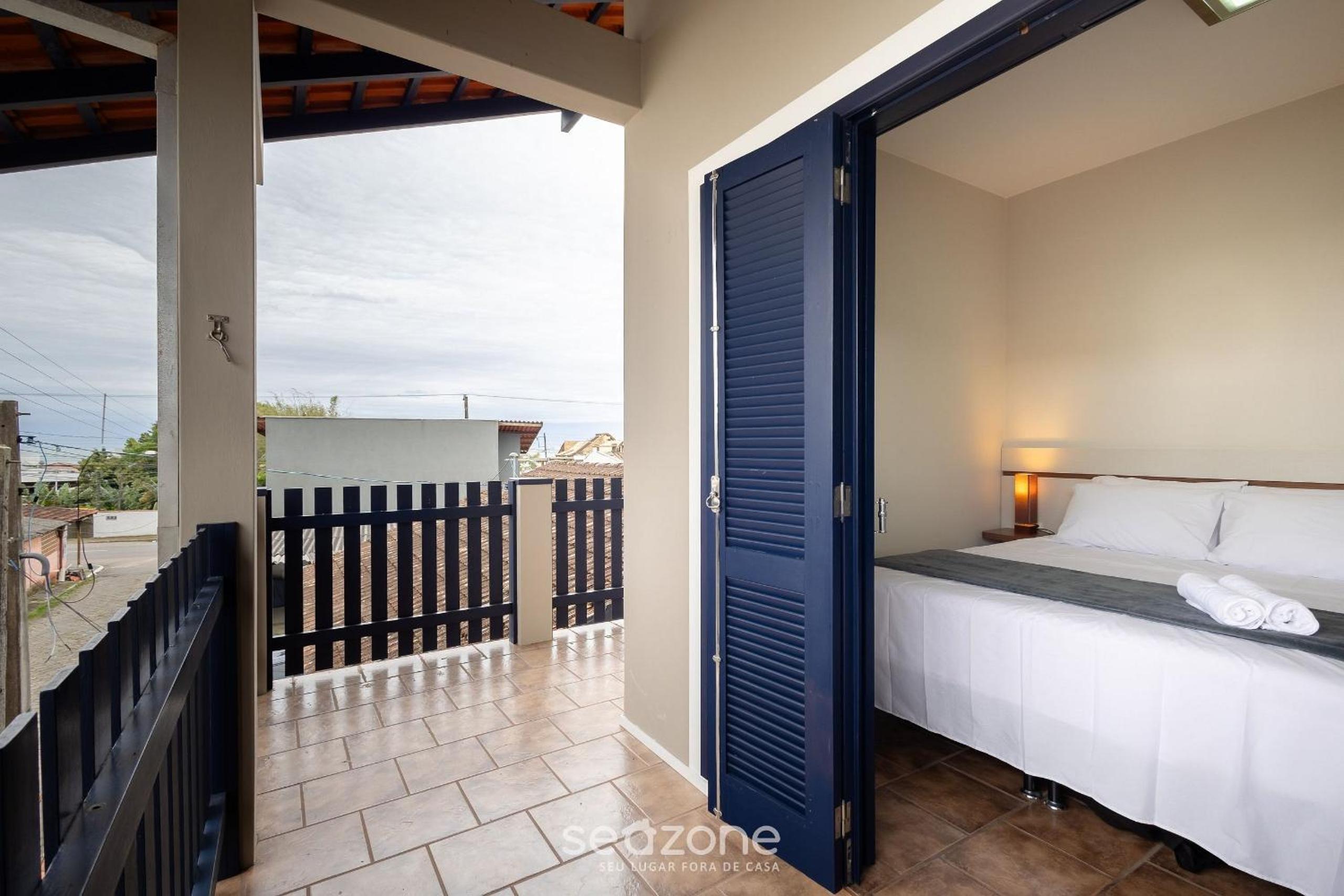 5 Bedroom House 200 m from the Beach CMM0043