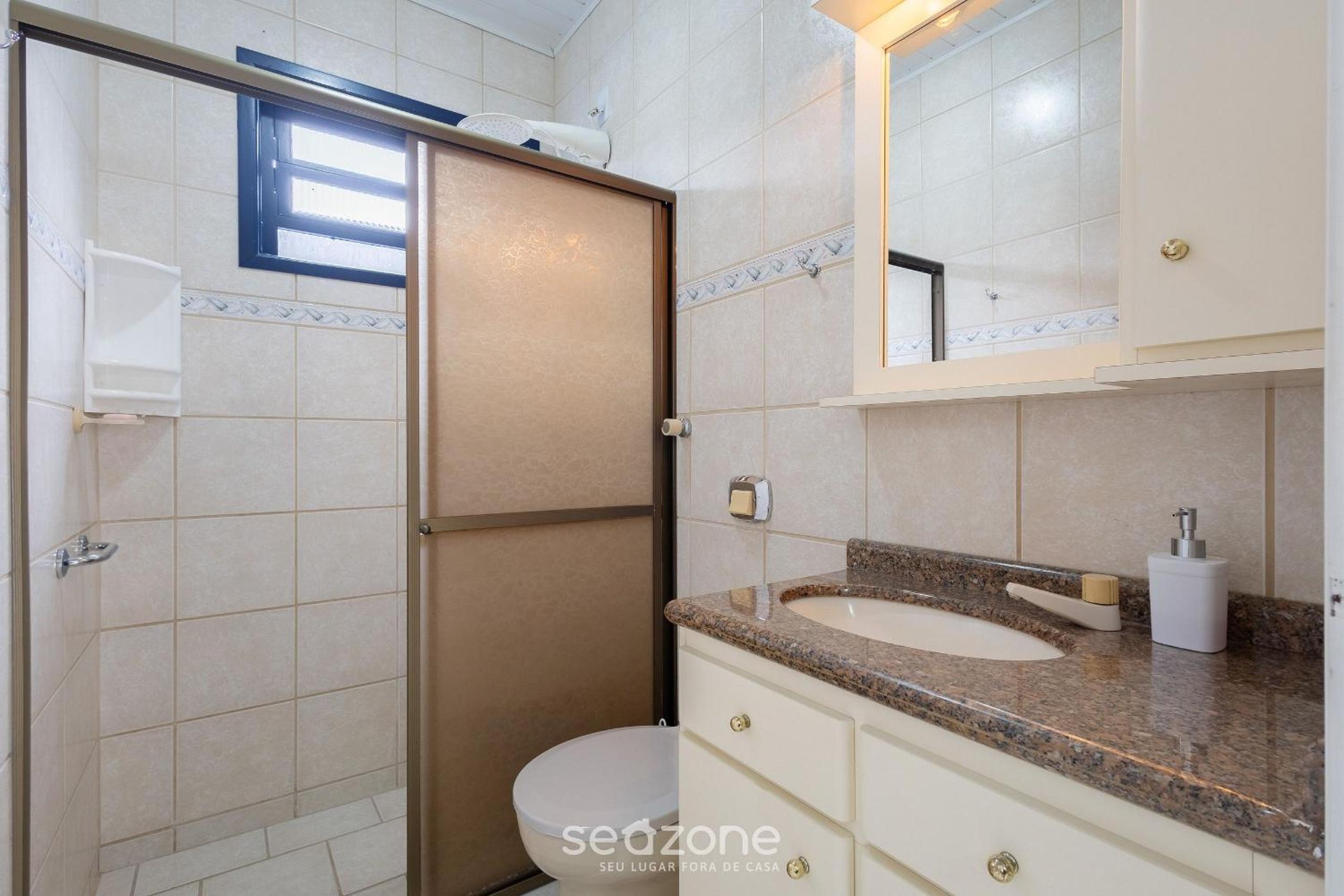 5 Bedroom House 200 m from the Beach CMM0043