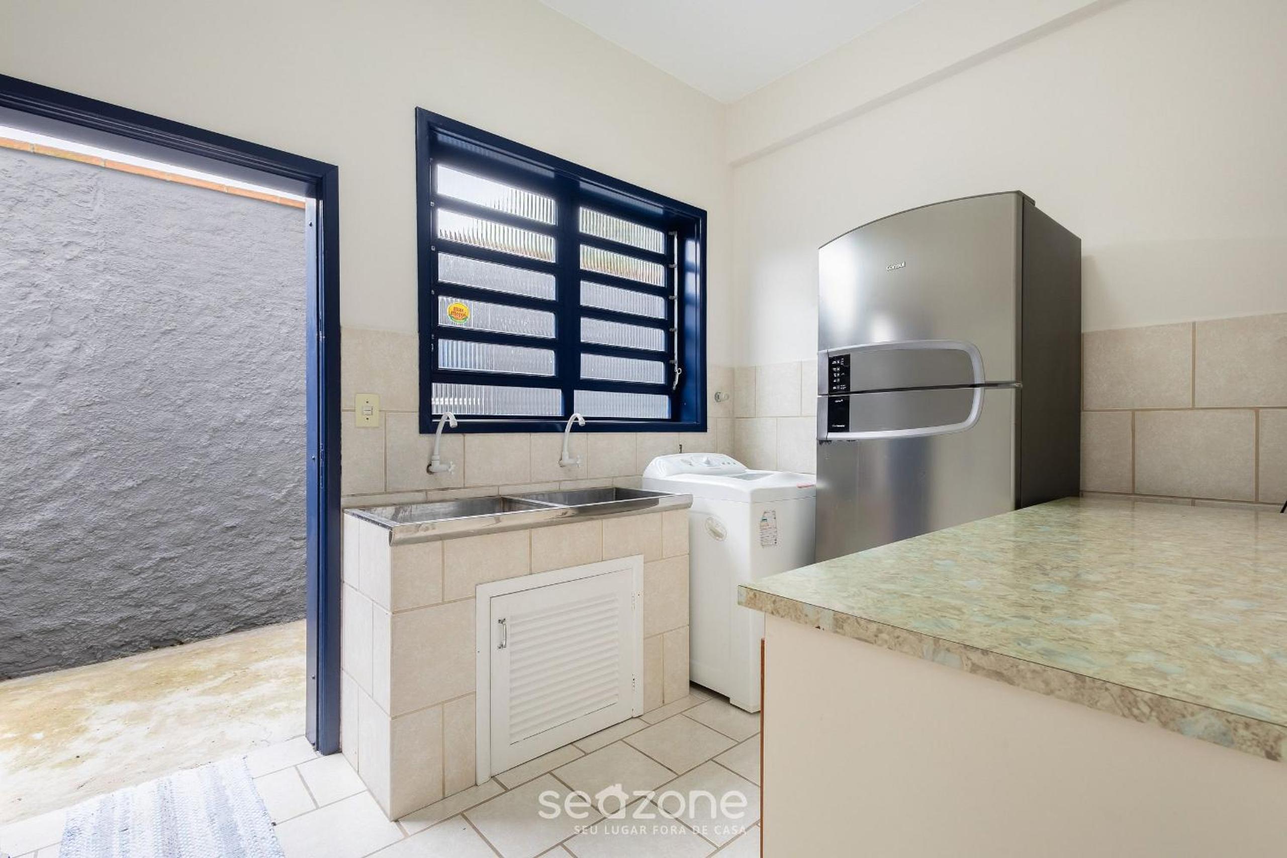 5 Bedroom House 200 m from the Beach CMM0043