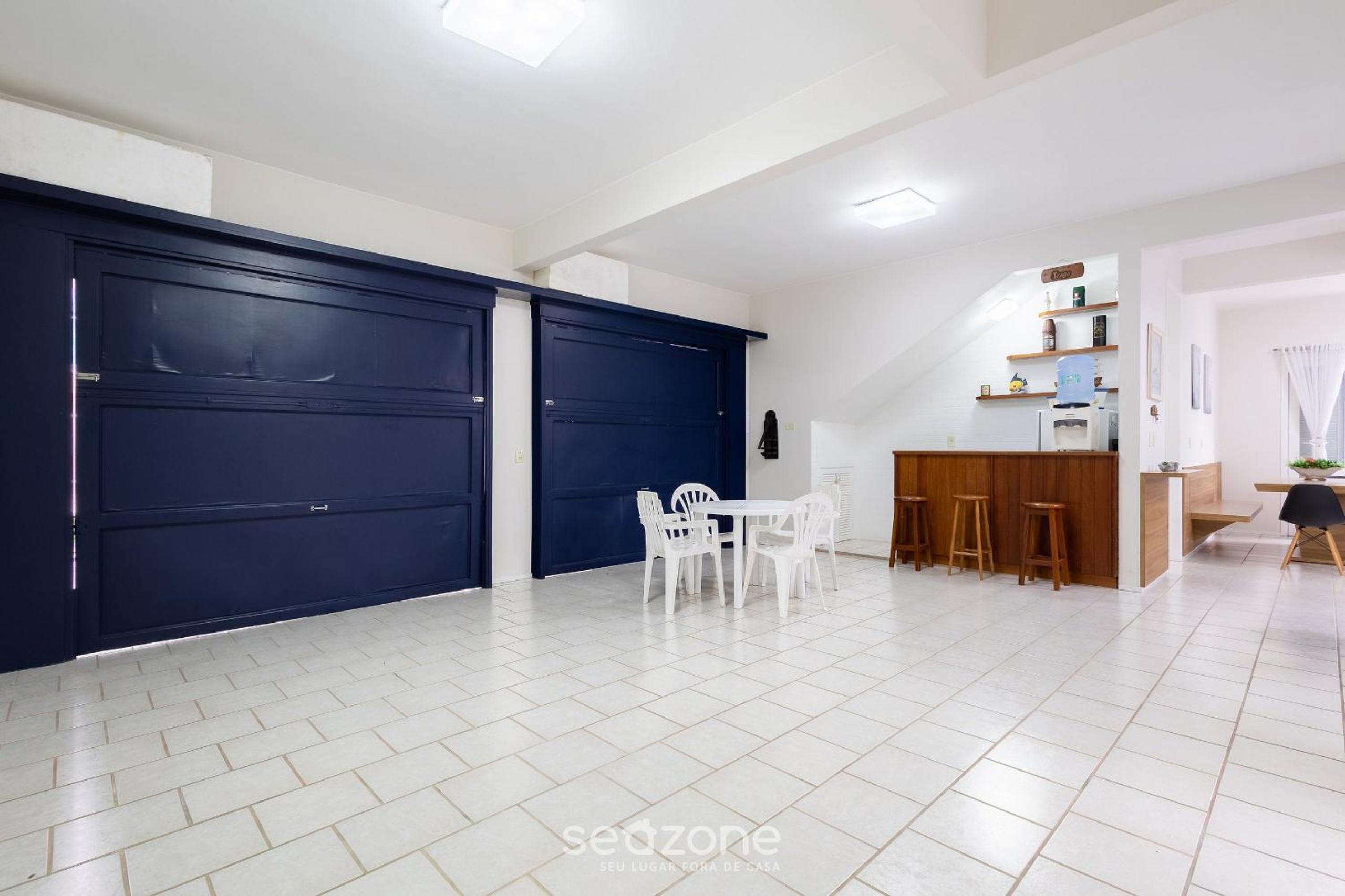 5 Bedroom House 200 m from the Beach CMM0043