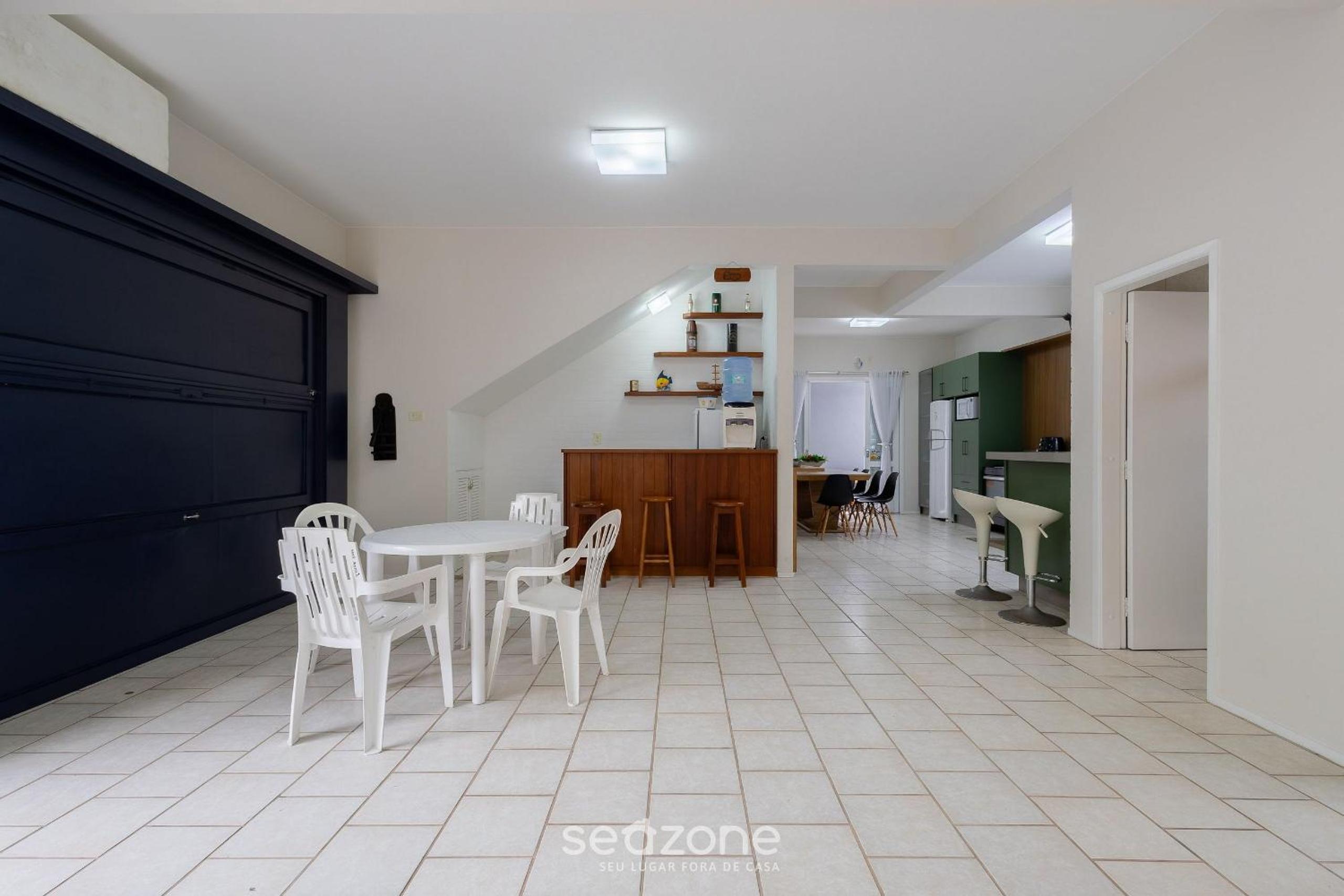 5 Bedroom House 200 m from the Beach CMM0043