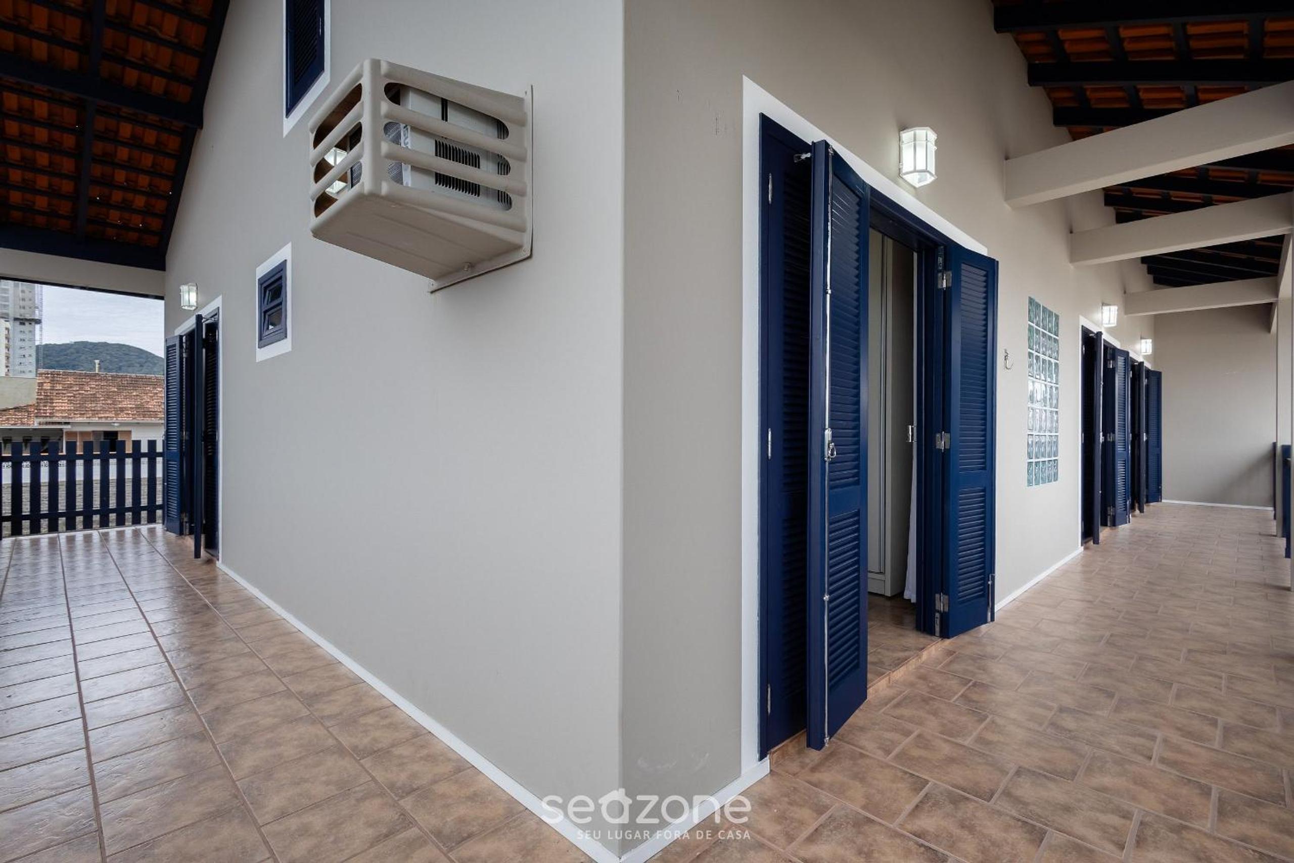 5 Bedroom House 200 m from the Beach CMM0043