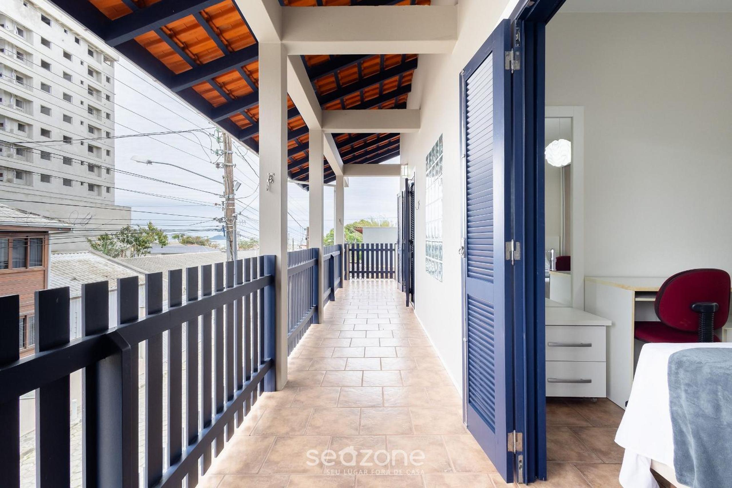 5 Bedroom House 200 m from the Beach CMM0043