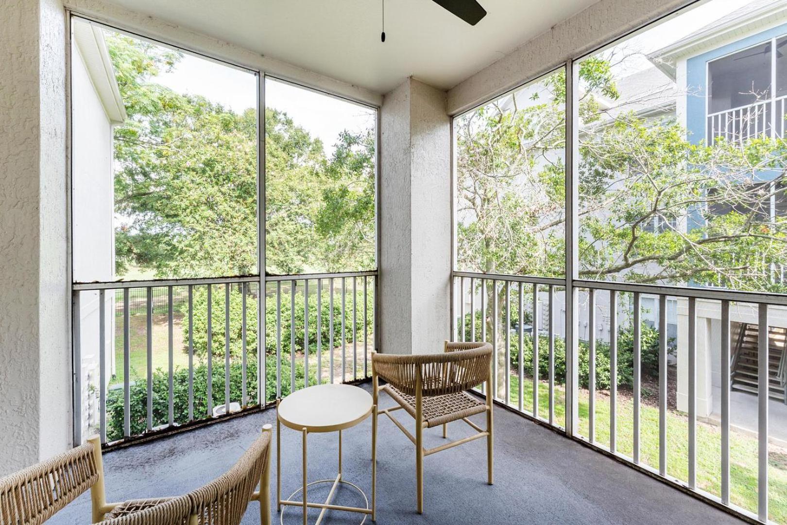 Landing Stunning 1BD Gym Pool