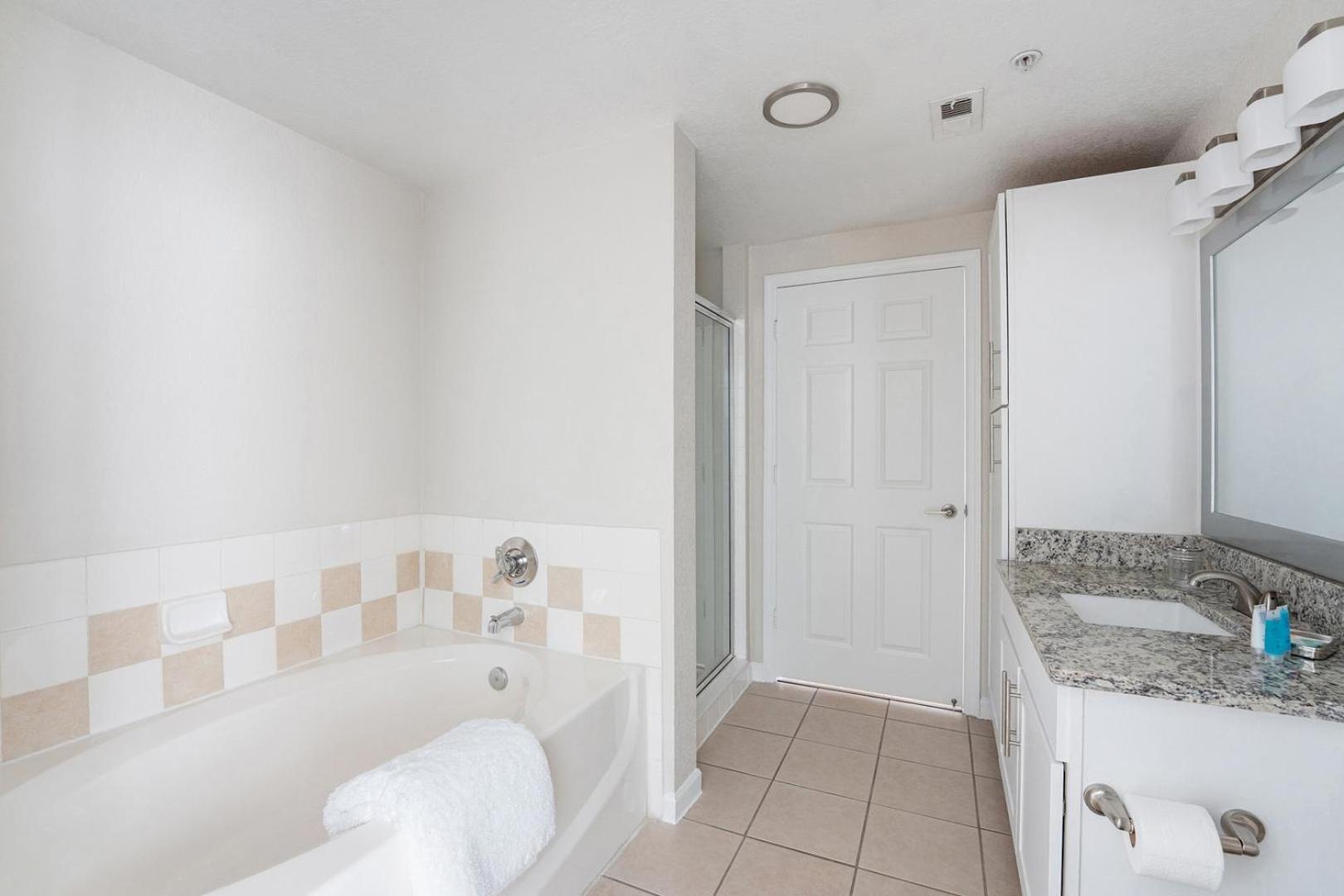 Landing Stunning 1BD Gym Pool