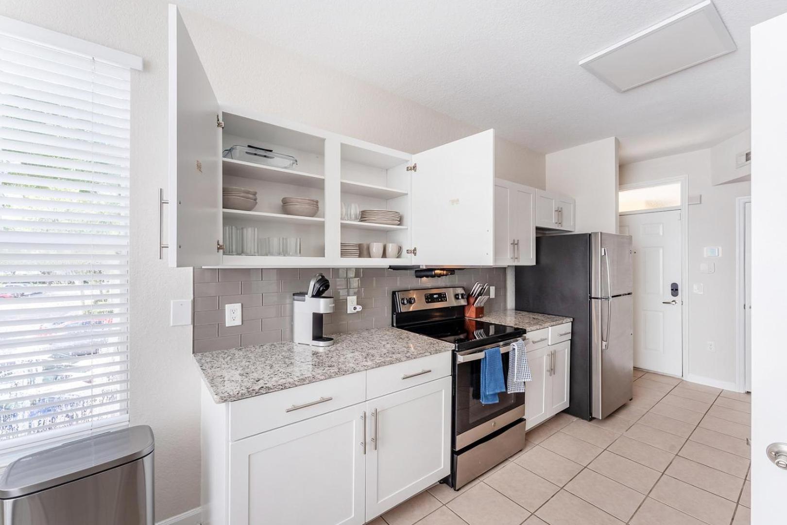 Landing Stunning 1BD Gym Pool
