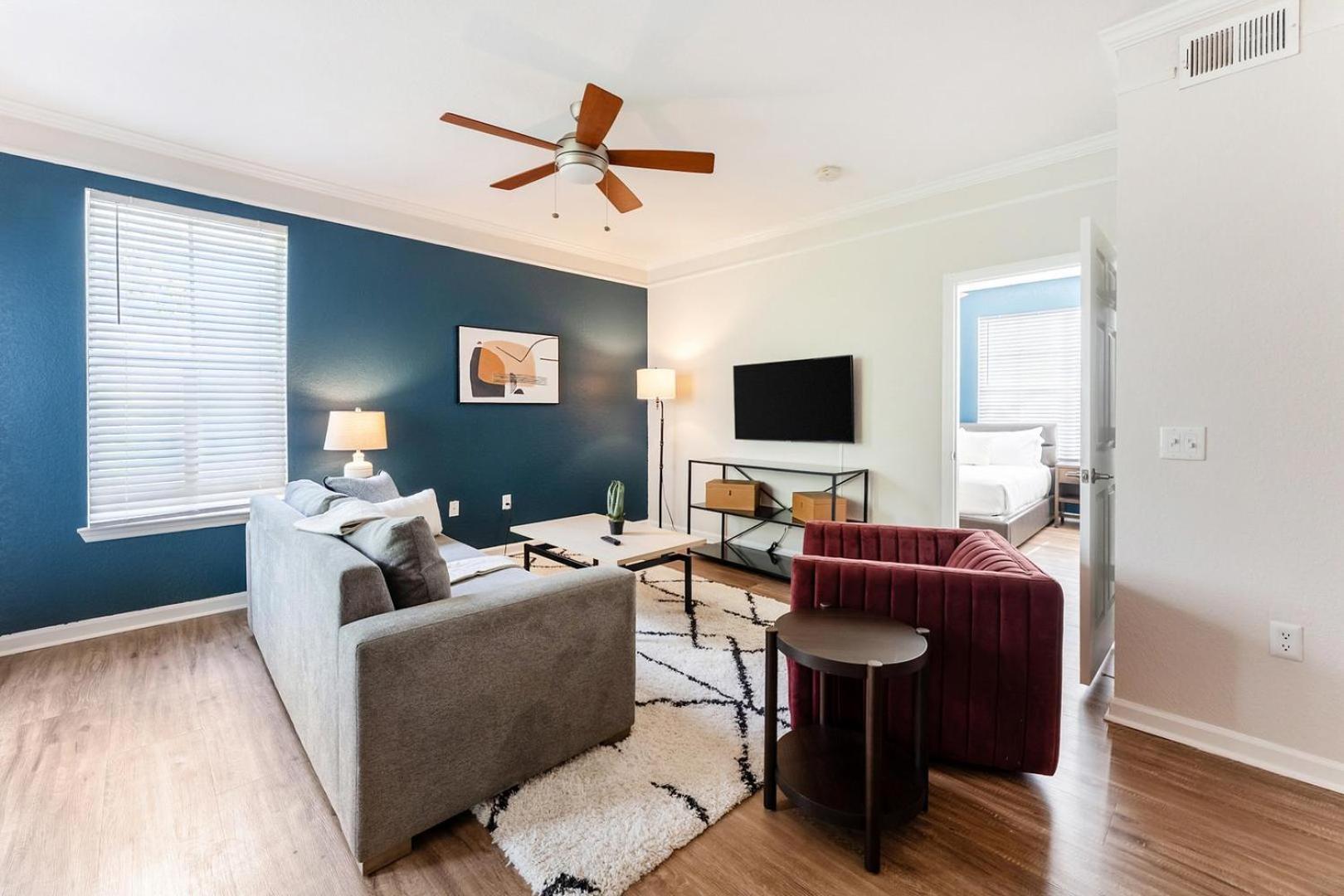 Landing Stunning 1BD Gym Pool