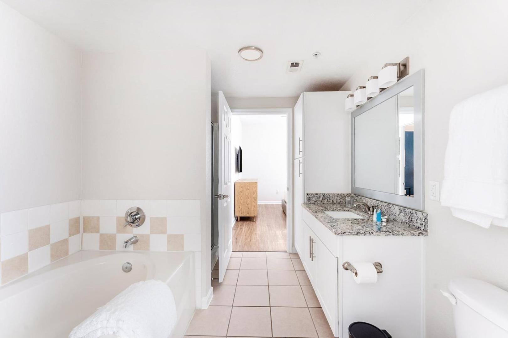 Landing Stunning 1BD Gym Pool