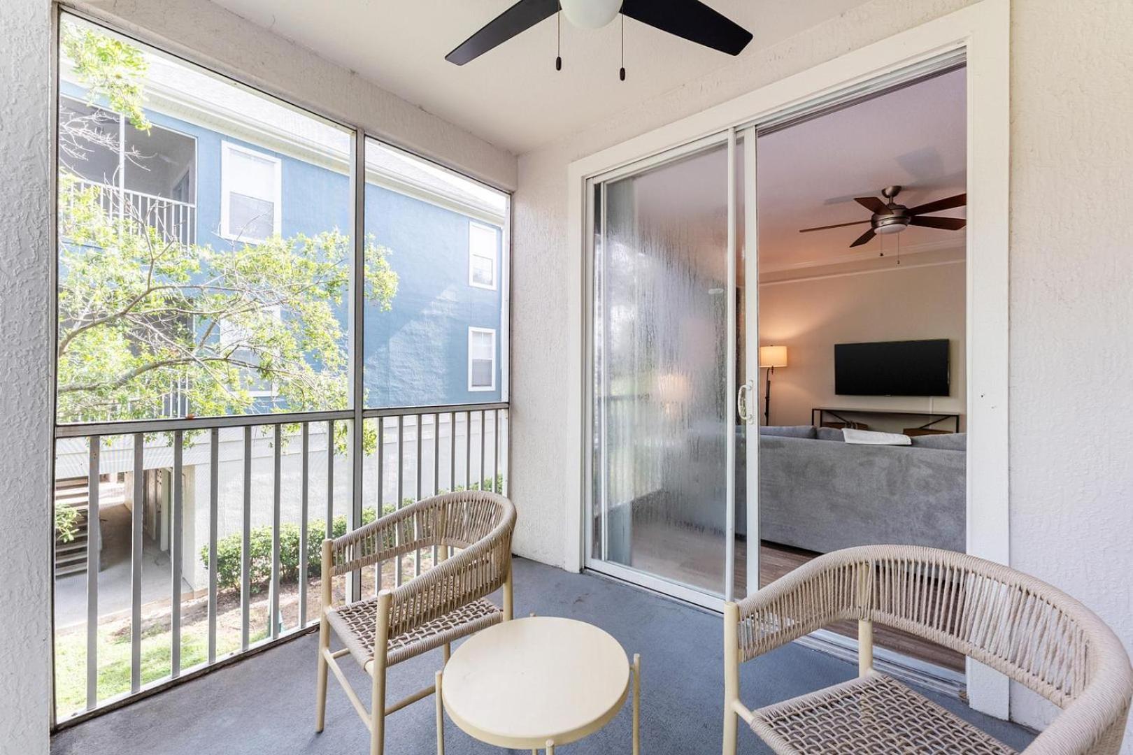 Landing Stunning 1BD Gym Pool