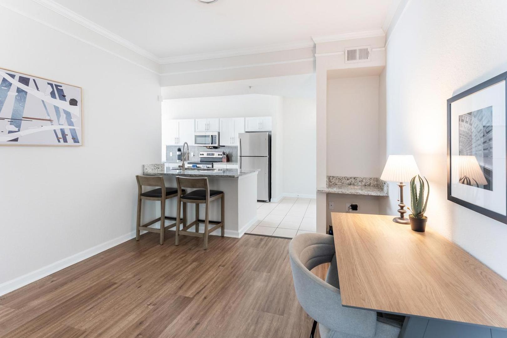 Landing Stunning 1BD Gym Pool