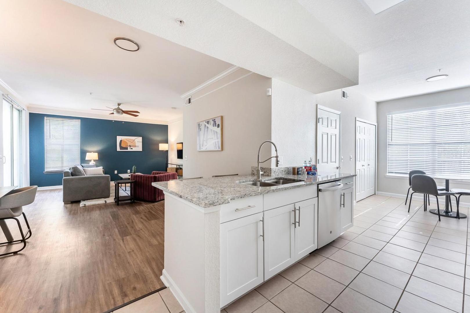 Landing Stunning 1BD Gym Pool