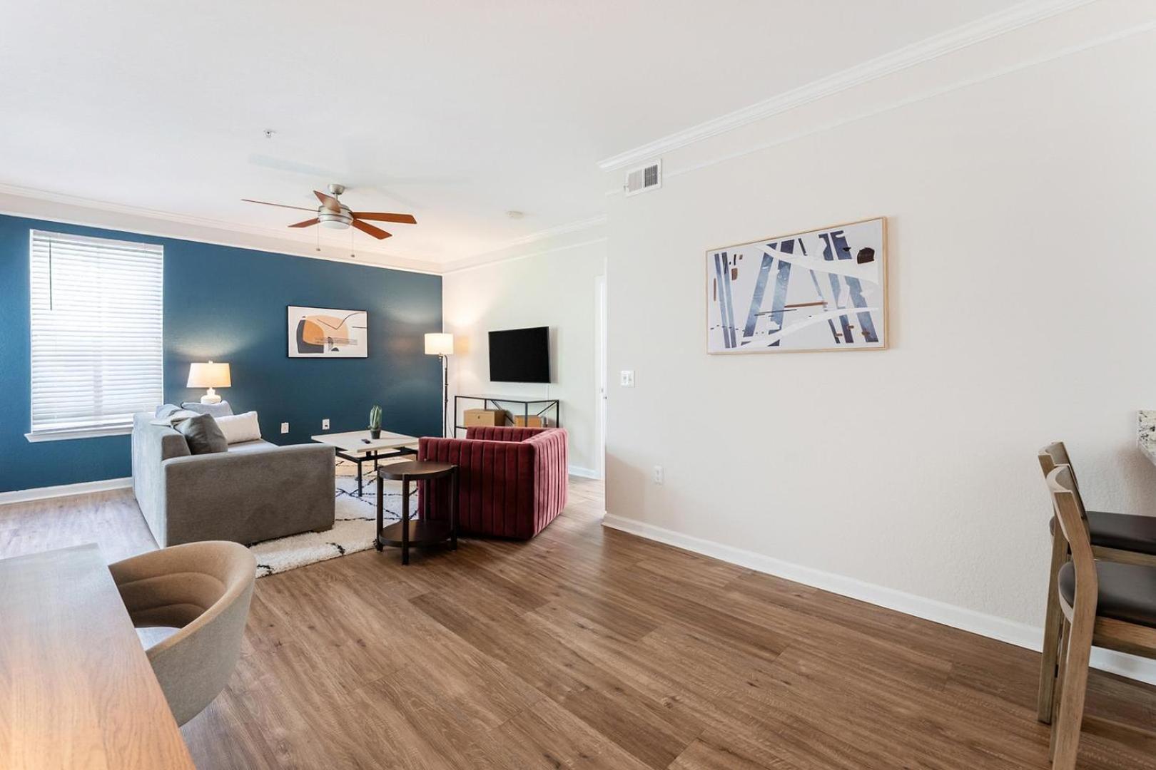 Landing Stunning 1BD Gym Pool