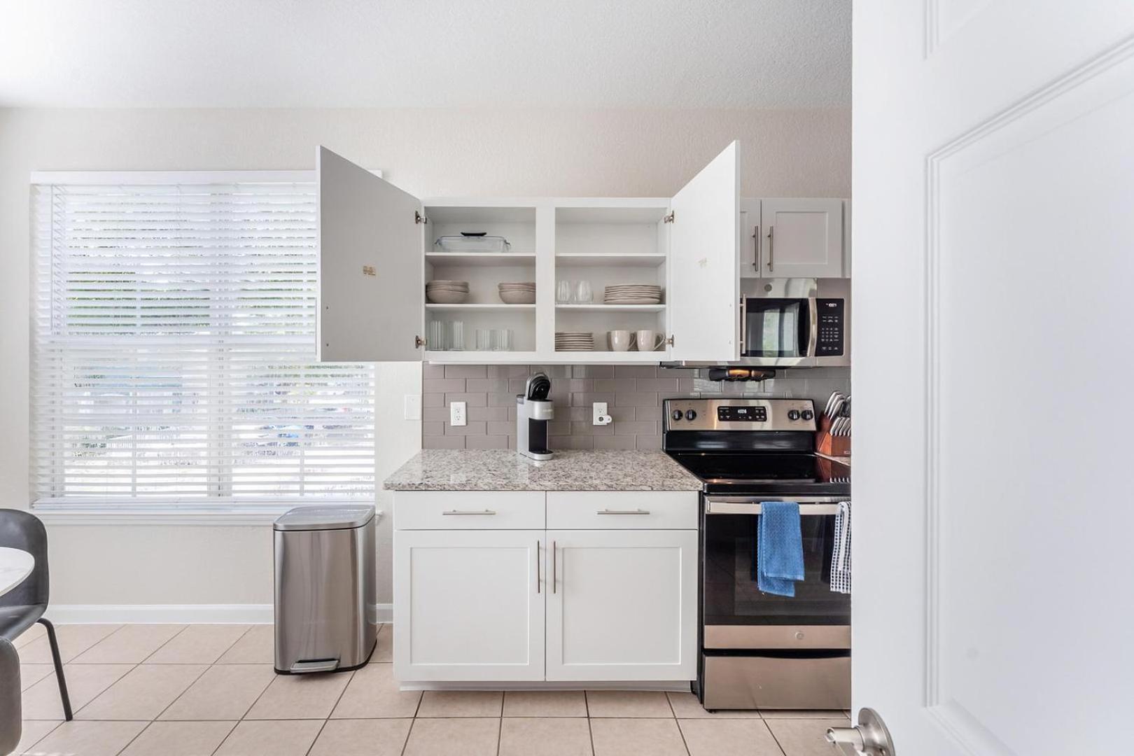 Landing Stunning 1BD Gym Pool