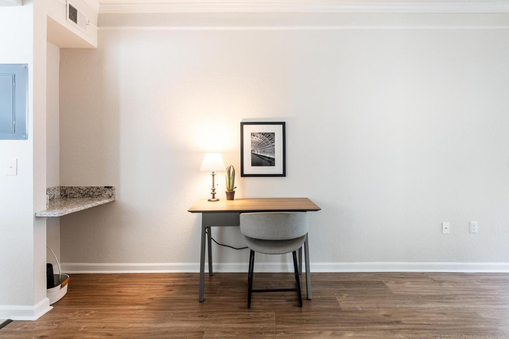 Landing Stunning 1BD Gym Pool
