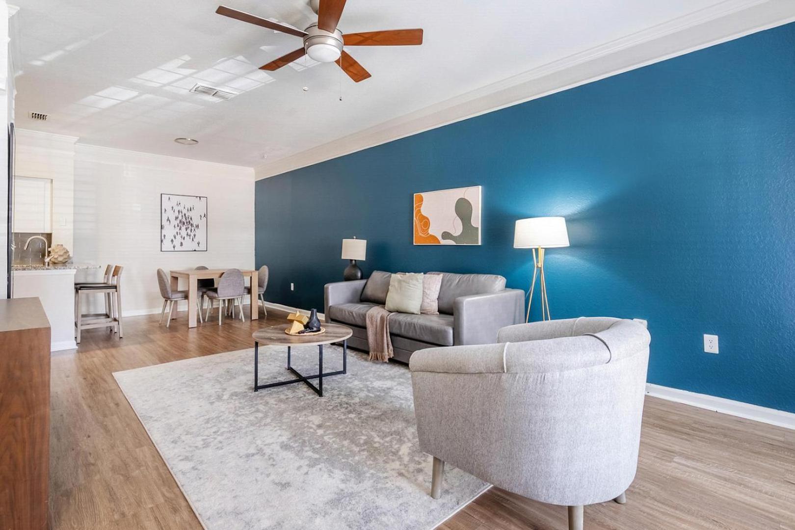 Landing Stunning 1BD Gym Pool