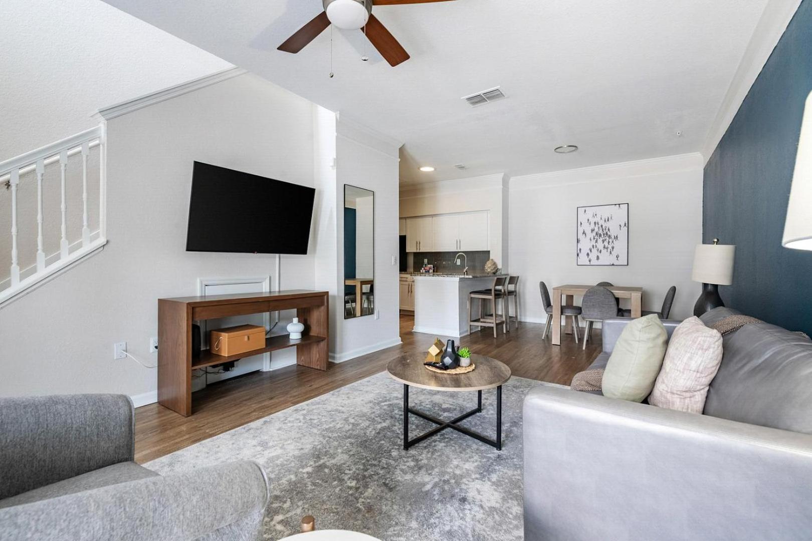Landing Stunning 1BD Gym Pool