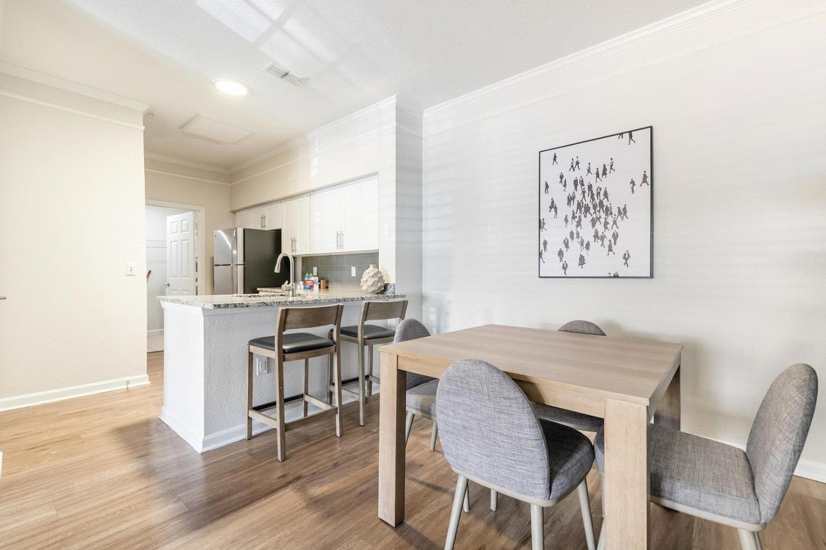 Landing Stunning 1BD Gym Pool