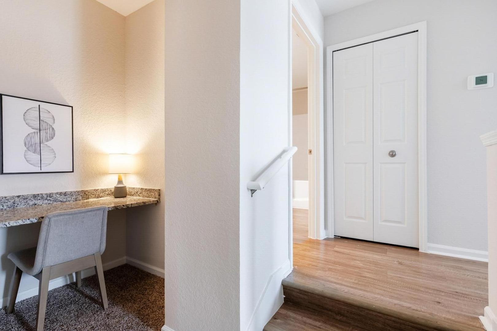 Landing Stunning 1BD Gym Pool