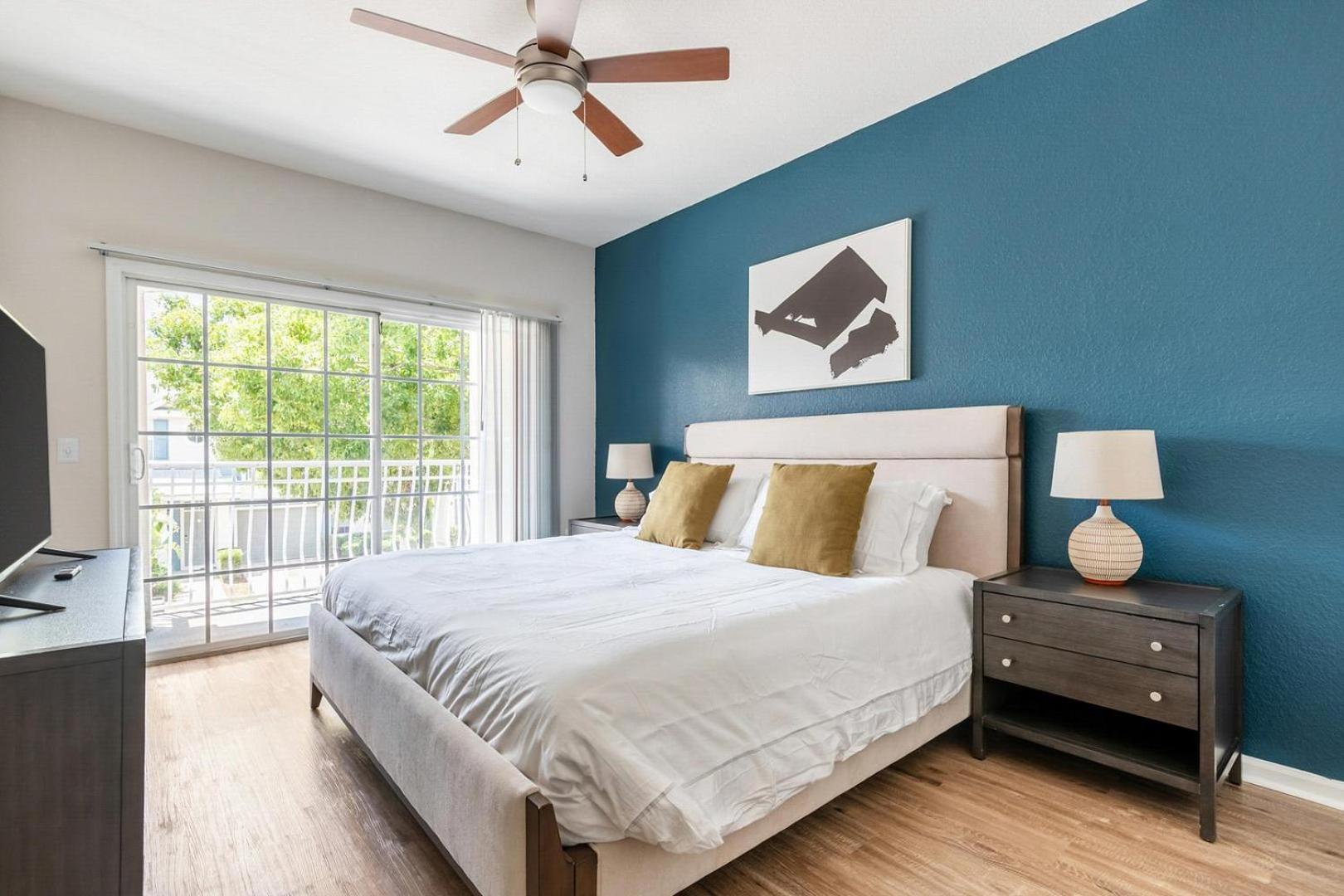 Landing Stunning 1BD Gym Pool
