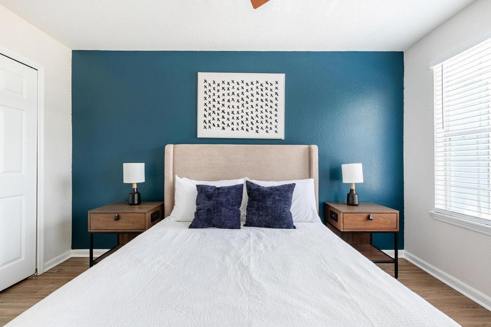 Landing Stunning 1BD Gym Pool