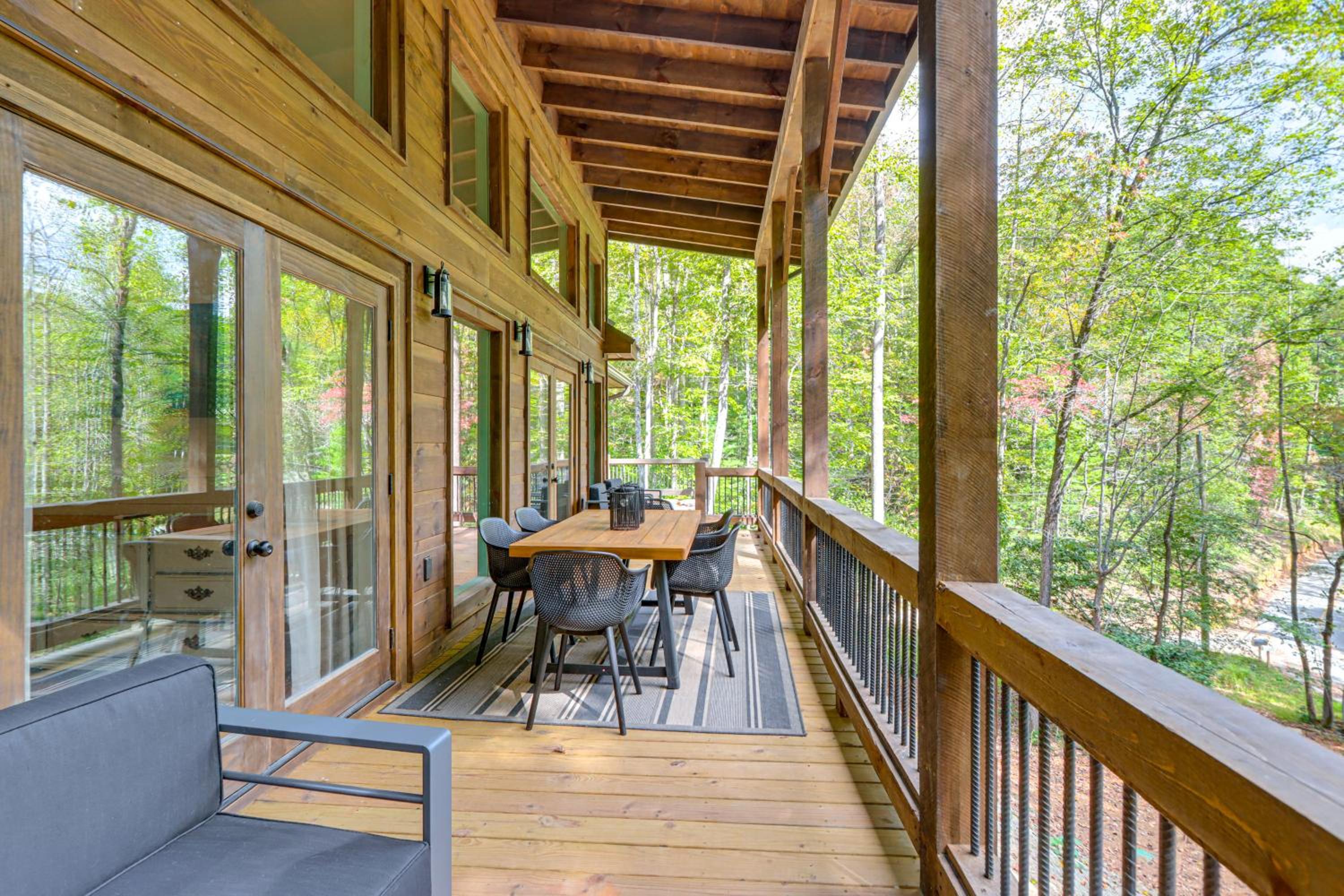 Private Hot Tub! Woodsy Family Cabin in Blue Ridge