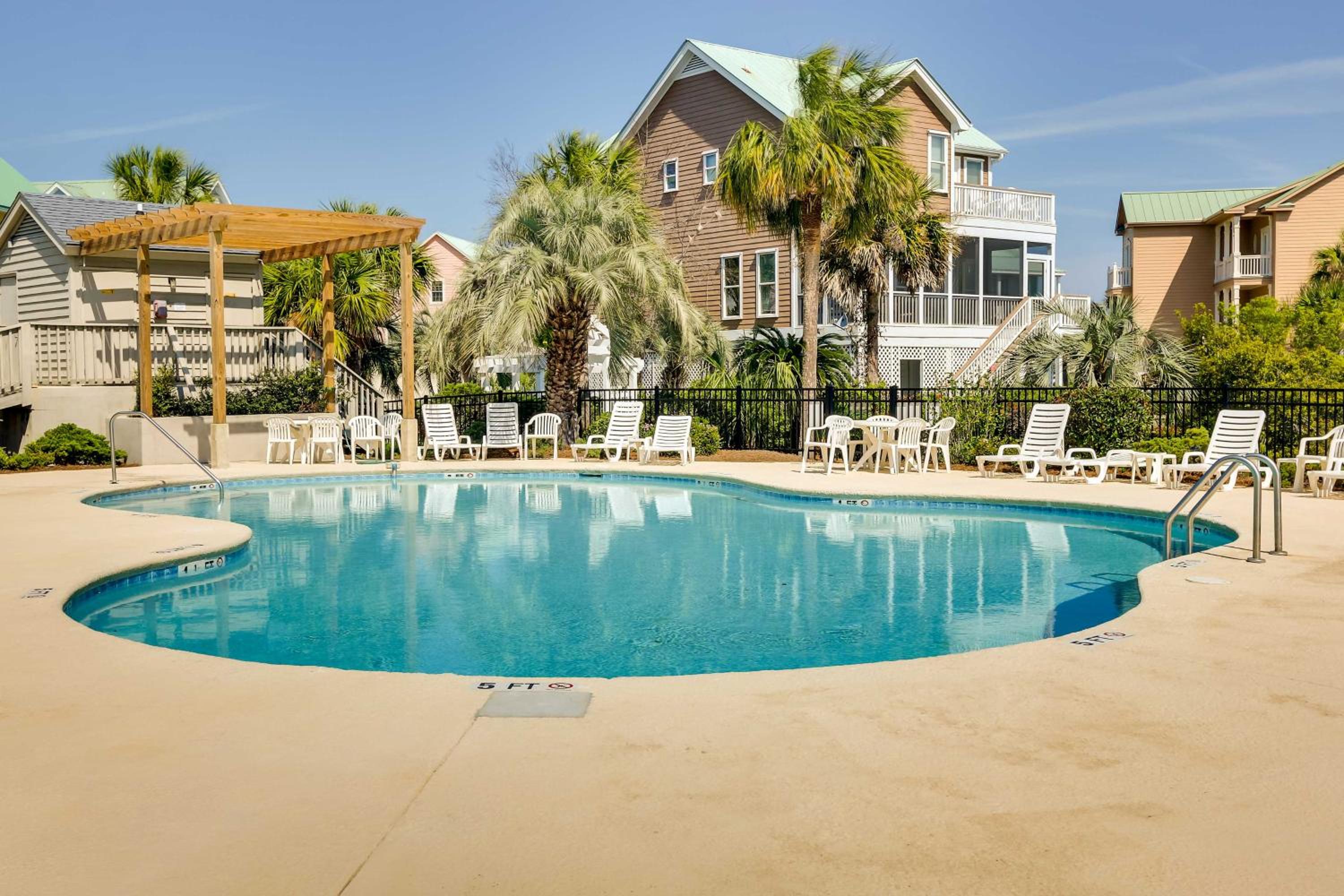 Poolside Fun and Ocean Strolls Harbor Island Haven!