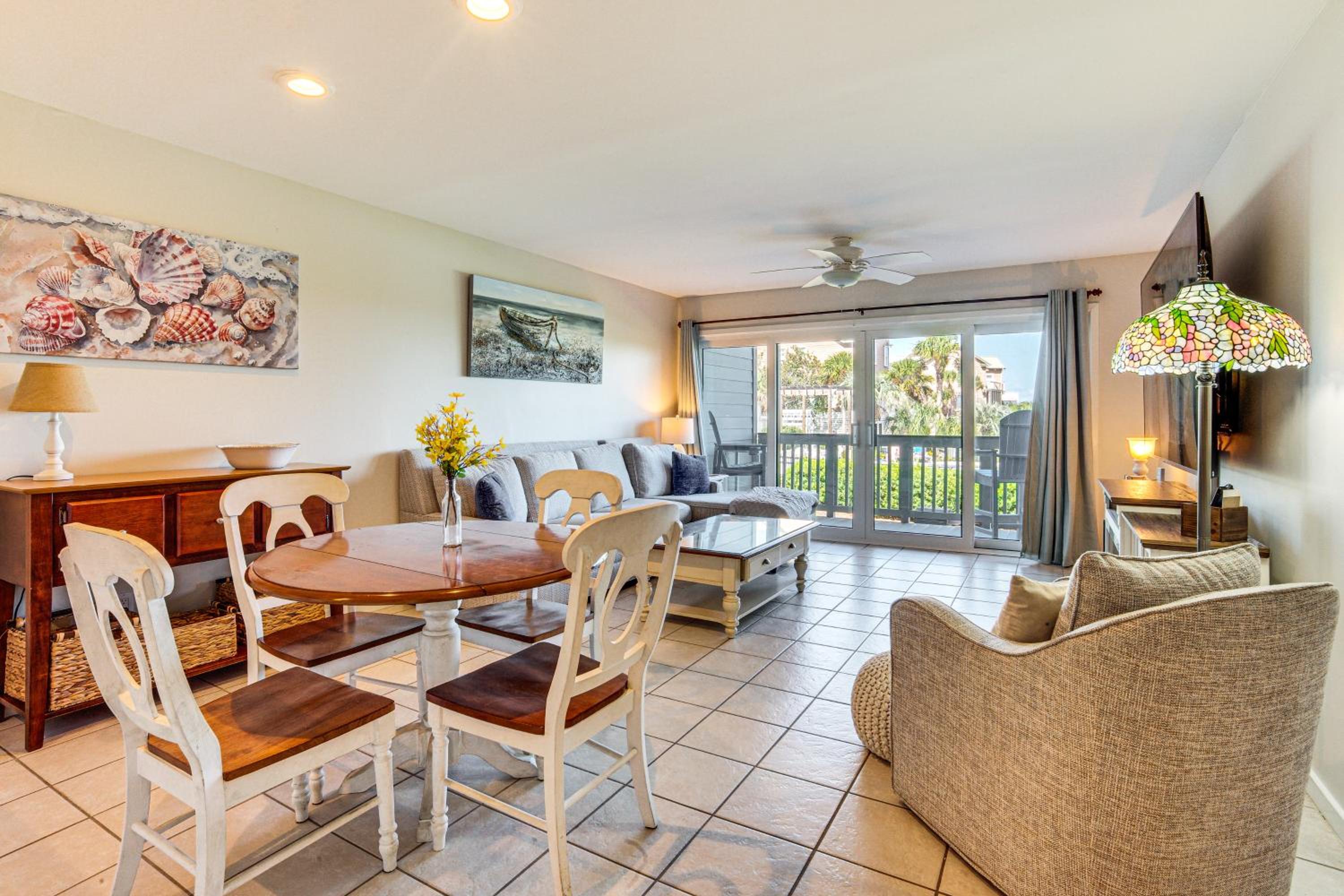 Poolside Fun and Ocean Strolls Harbor Island Haven!