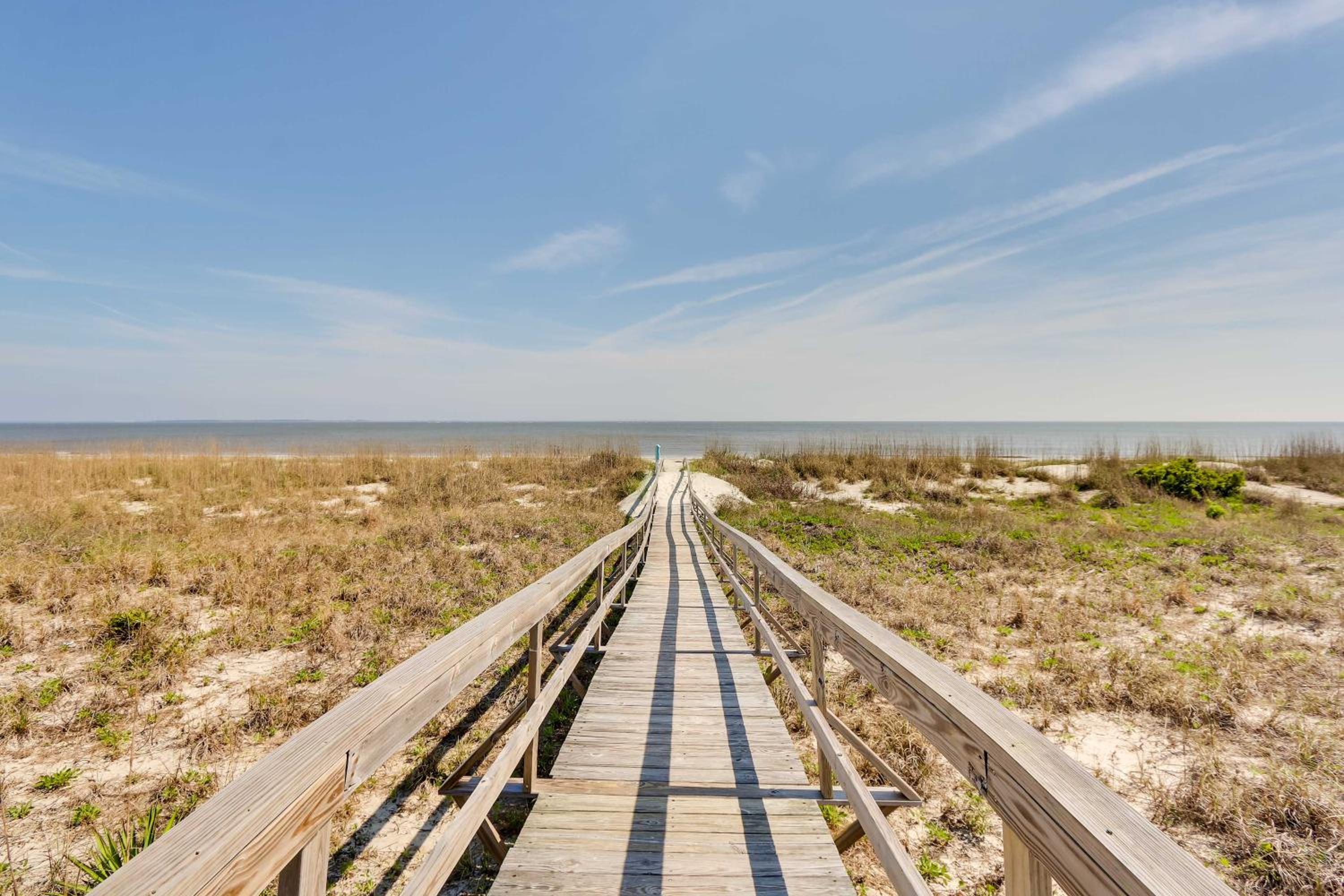 Poolside Fun and Ocean Strolls Harbor Island Haven!