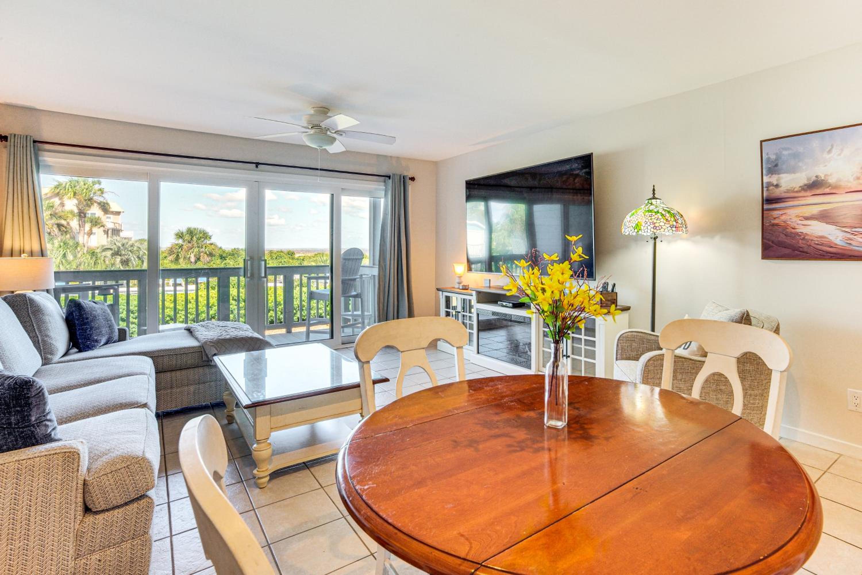 Poolside Fun and Ocean Strolls Harbor Island Haven!