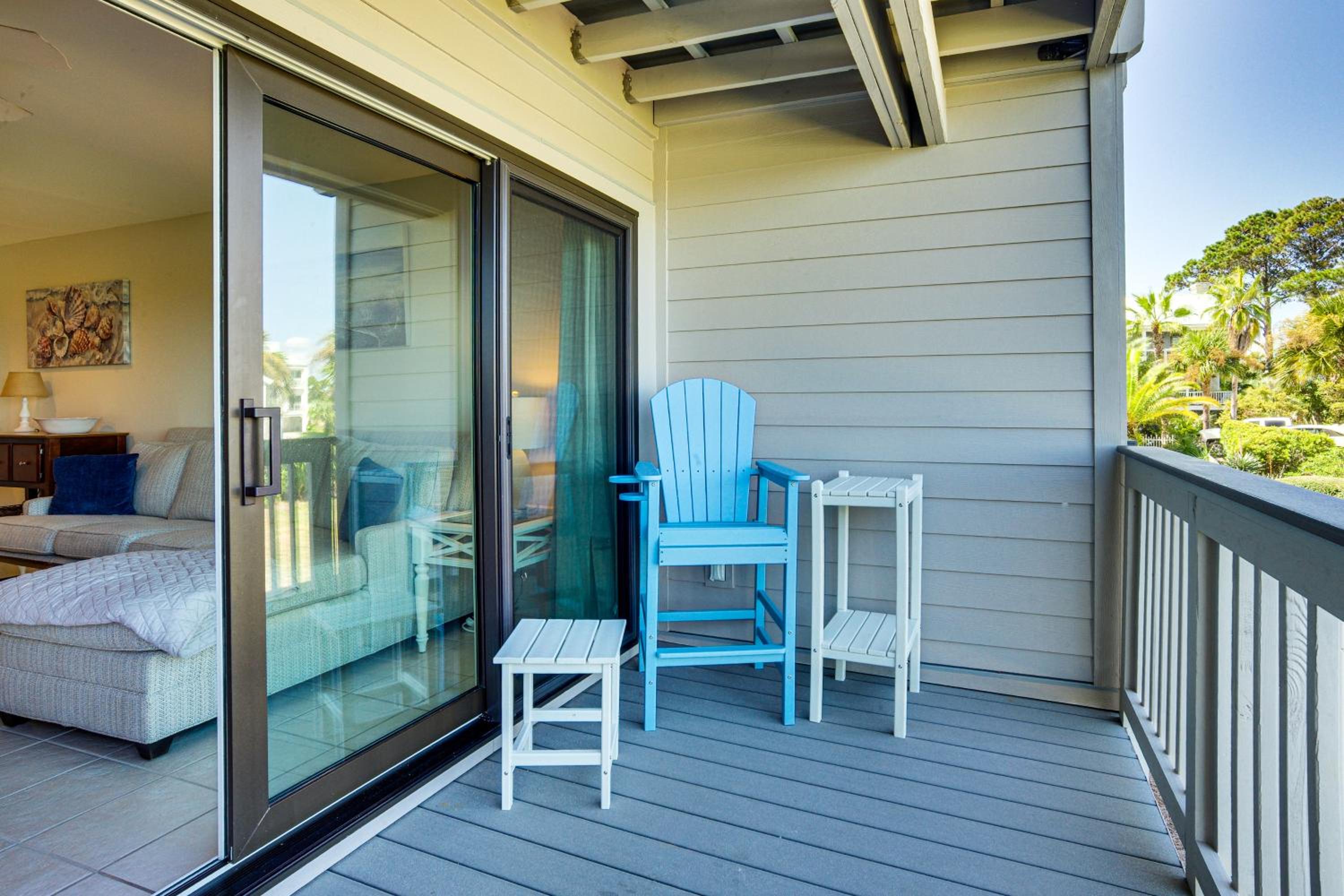 Poolside Fun and Ocean Strolls Harbor Island Haven!