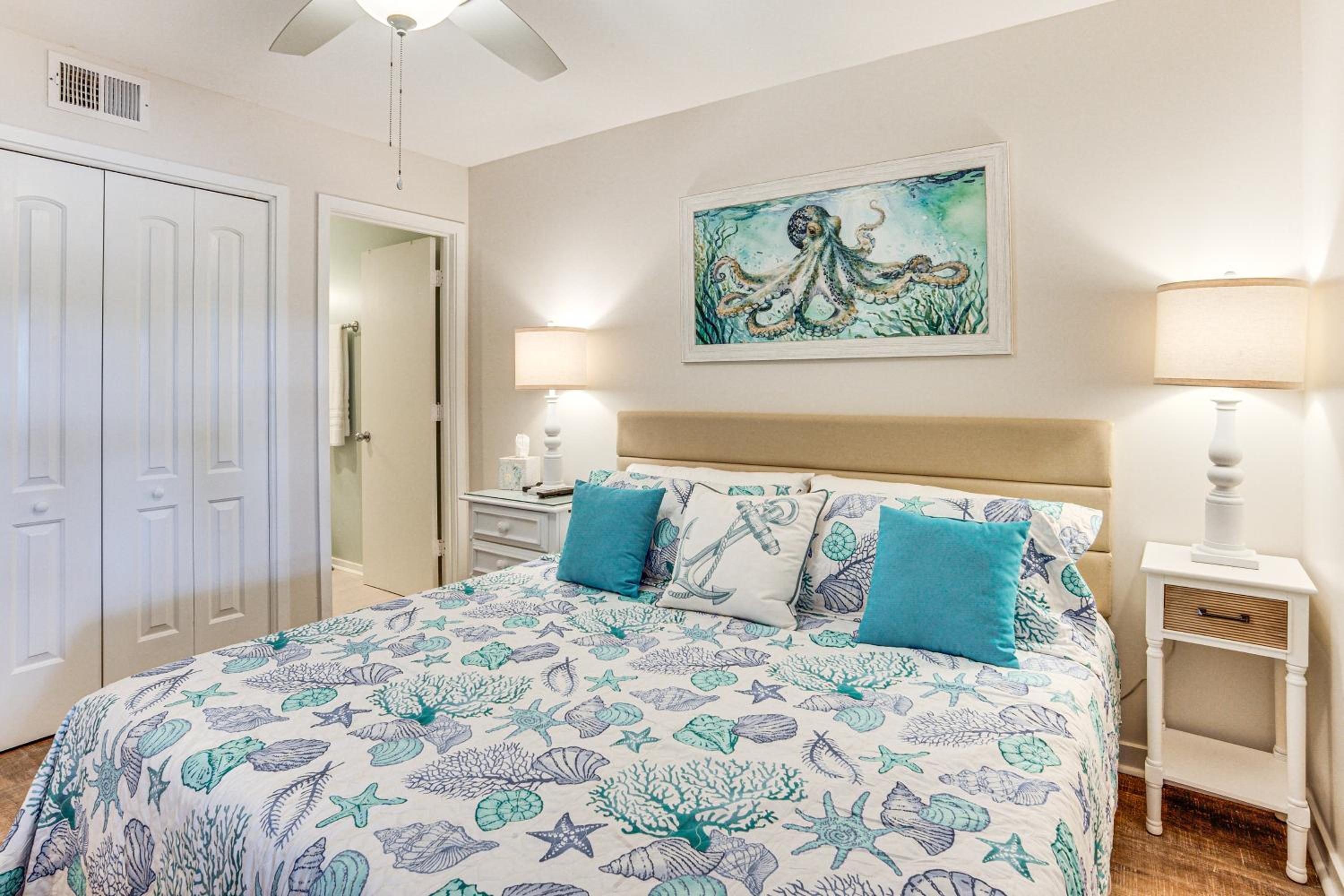 Poolside Fun and Ocean Strolls Harbor Island Haven!