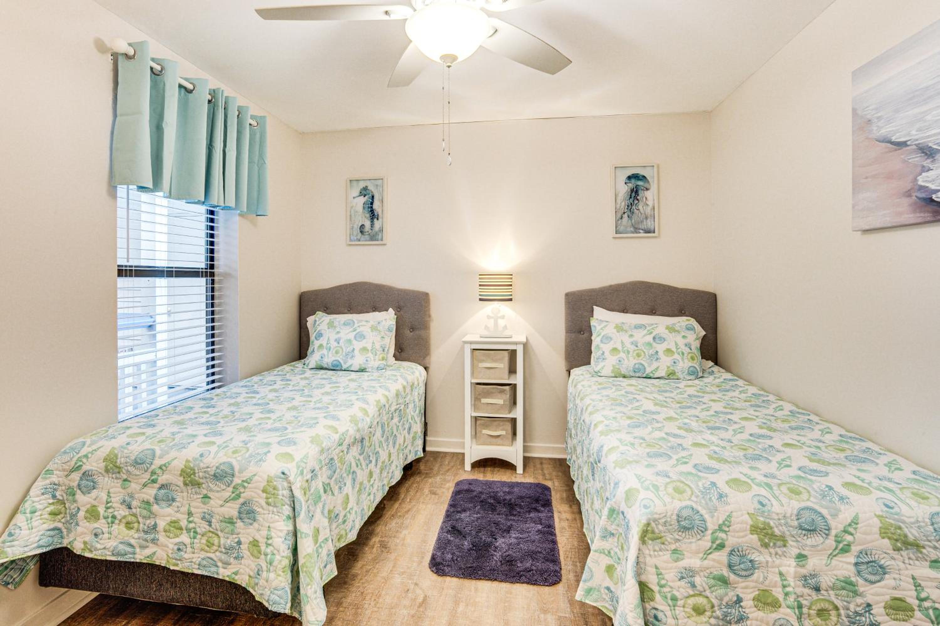 Poolside Fun and Ocean Strolls Harbor Island Haven!