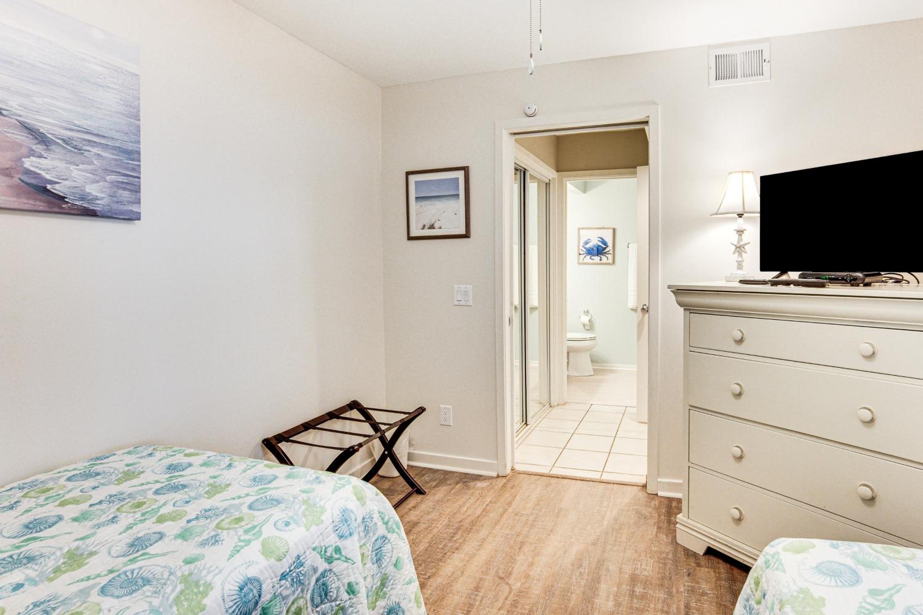 Poolside Fun and Ocean Strolls Harbor Island Haven!
