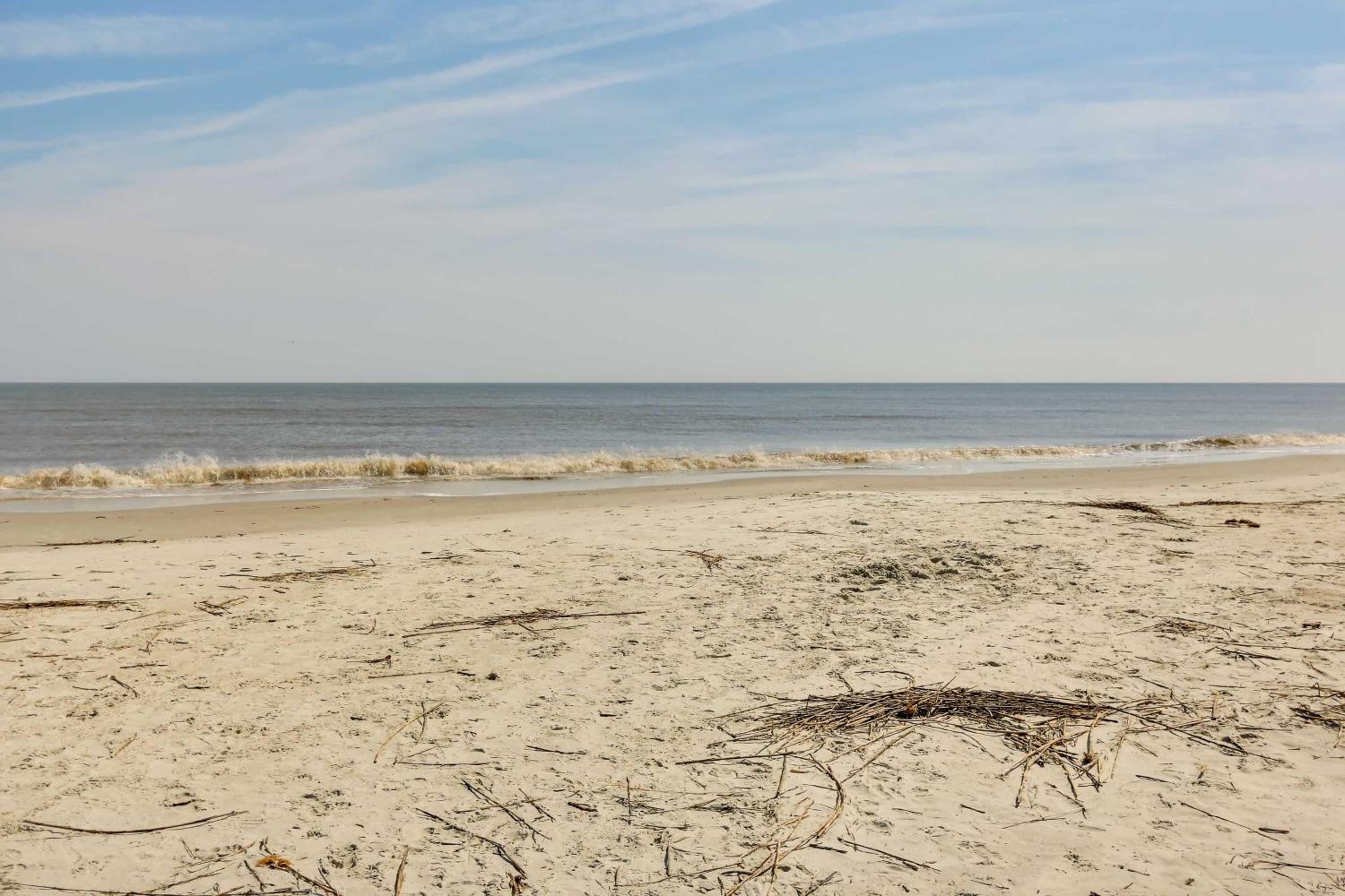 Poolside Fun and Ocean Strolls Harbor Island Haven!