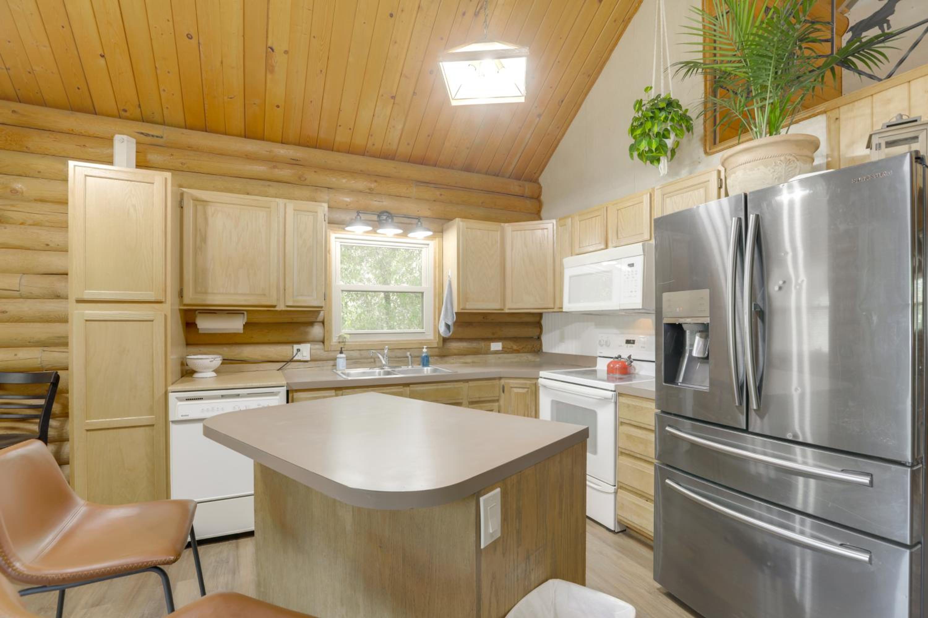 Waterfront Cabin with Bighorn Mountain Views!