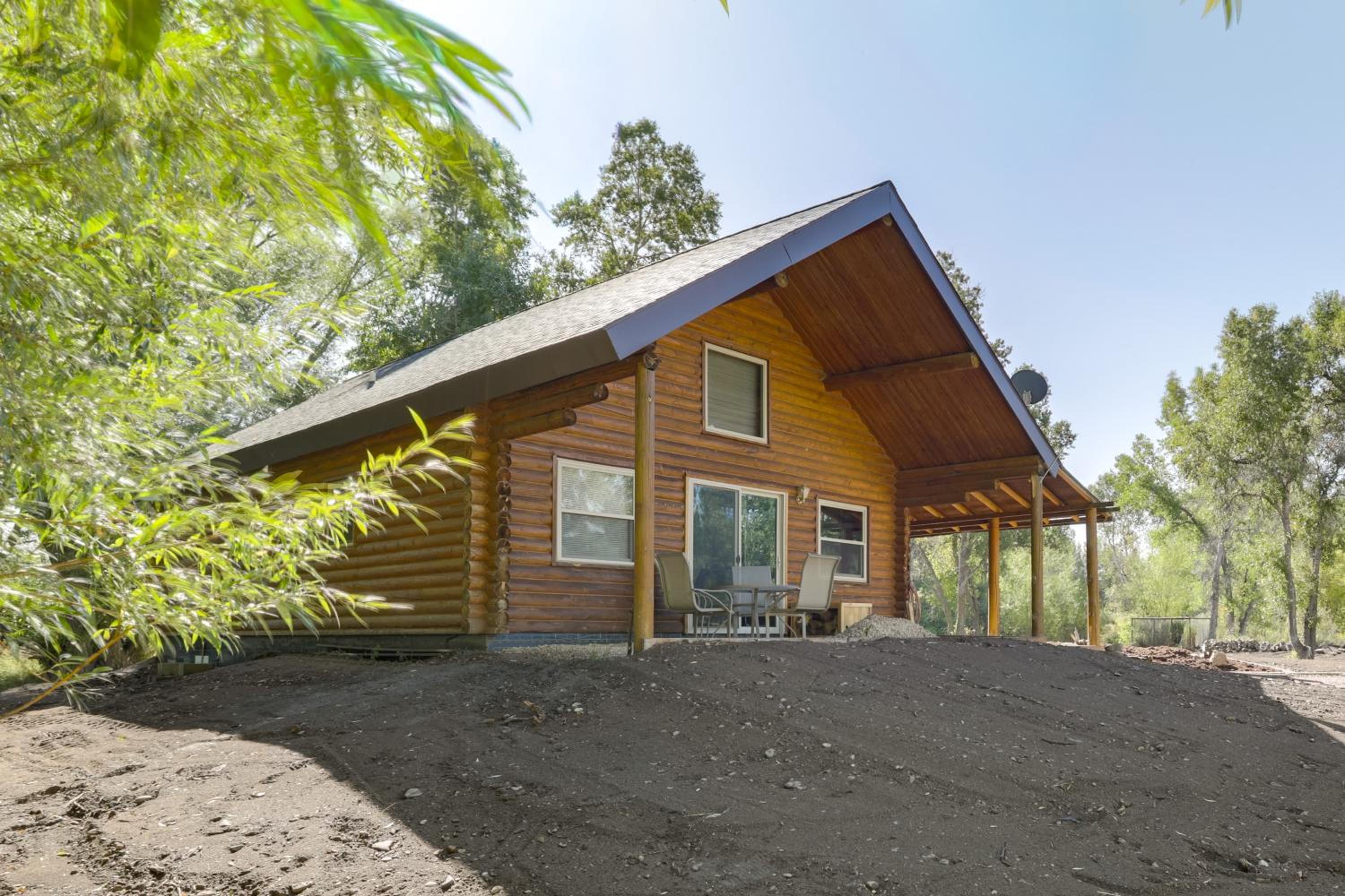 Waterfront Cabin with Bighorn Mountain Views!