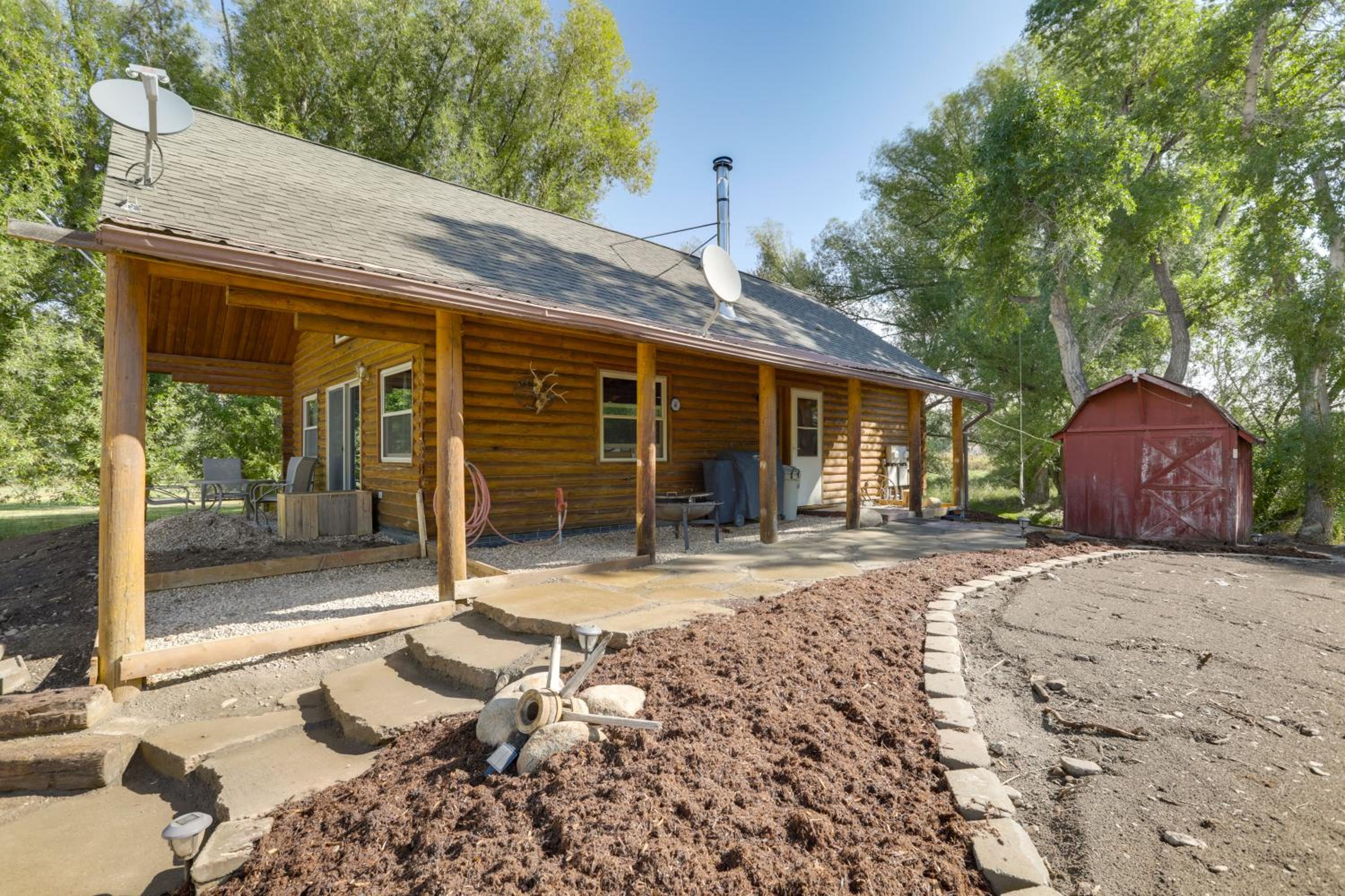 Waterfront Cabin with Bighorn Mountain Views!