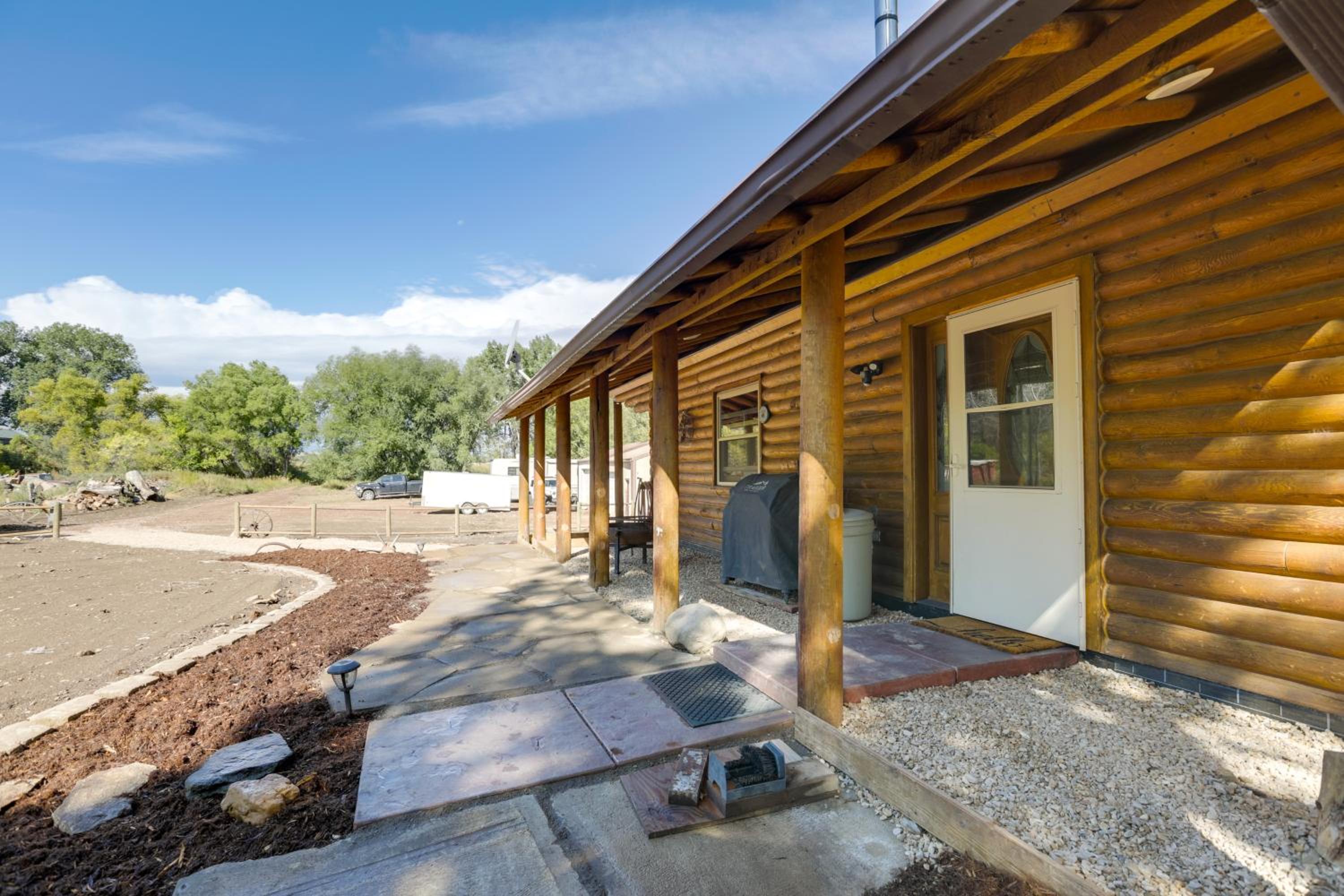 Waterfront Cabin with Bighorn Mountain Views!