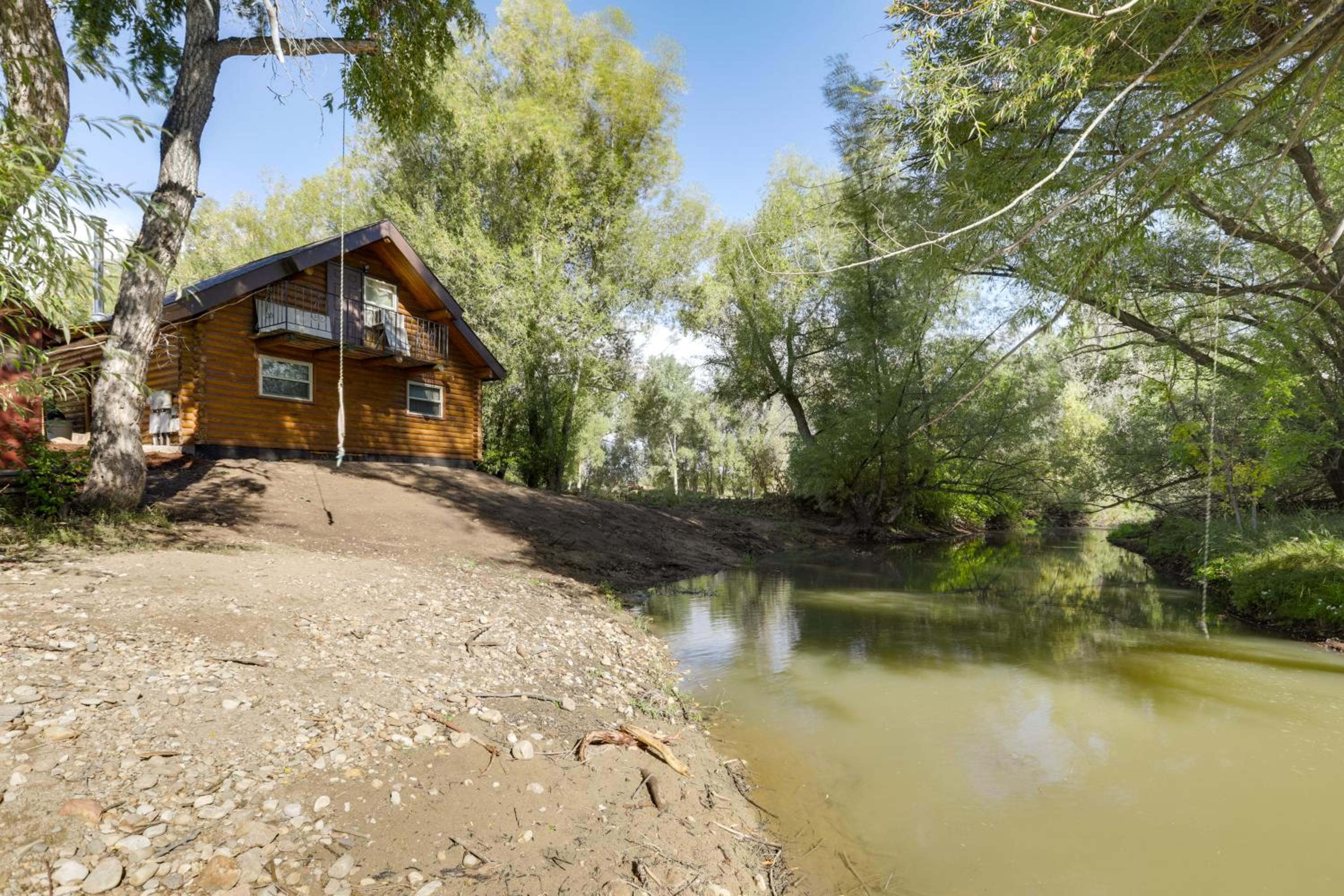 Waterfront Cabin with Bighorn Mountain Views!