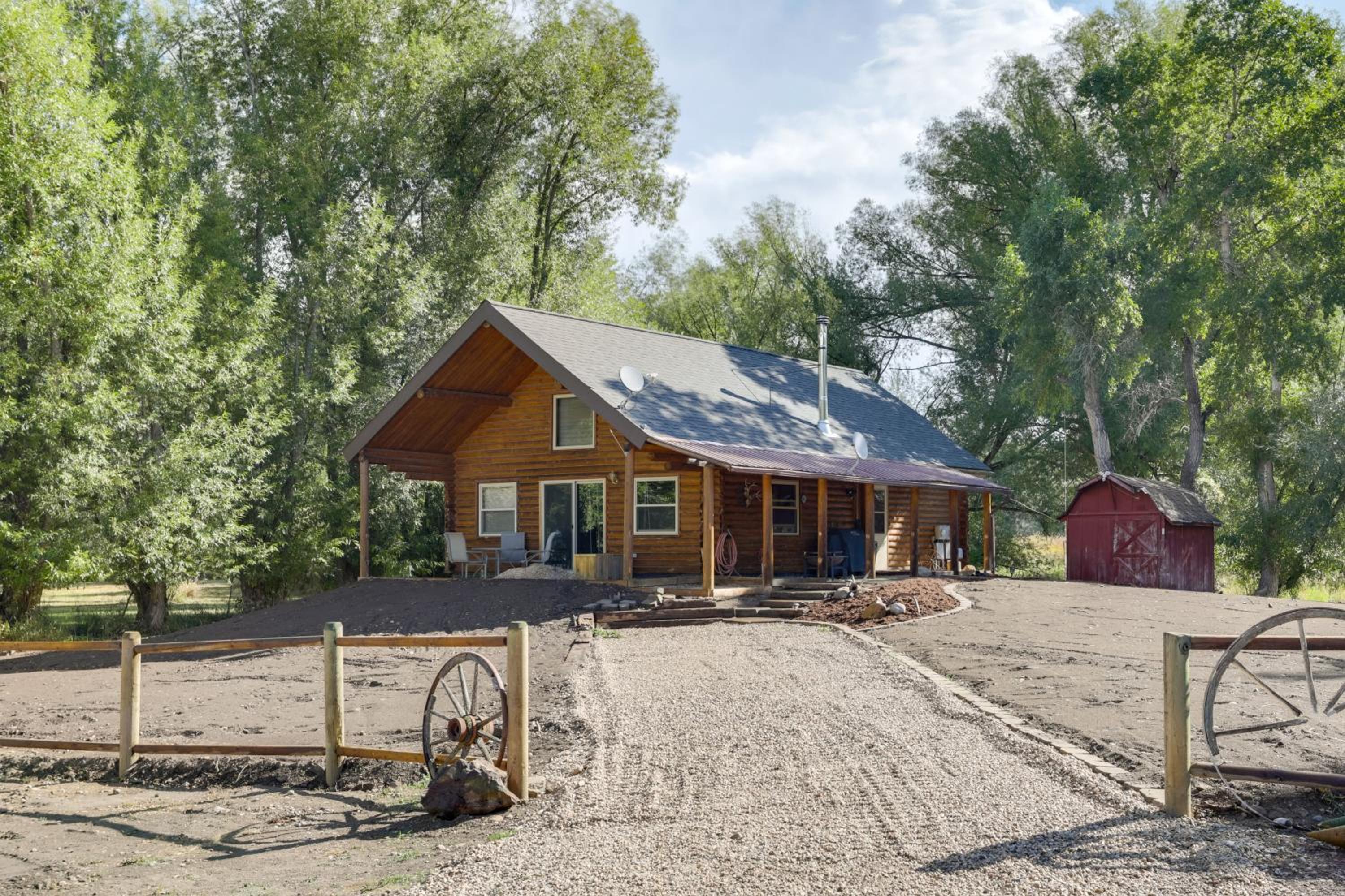 Waterfront Cabin with Bighorn Mountain Views!