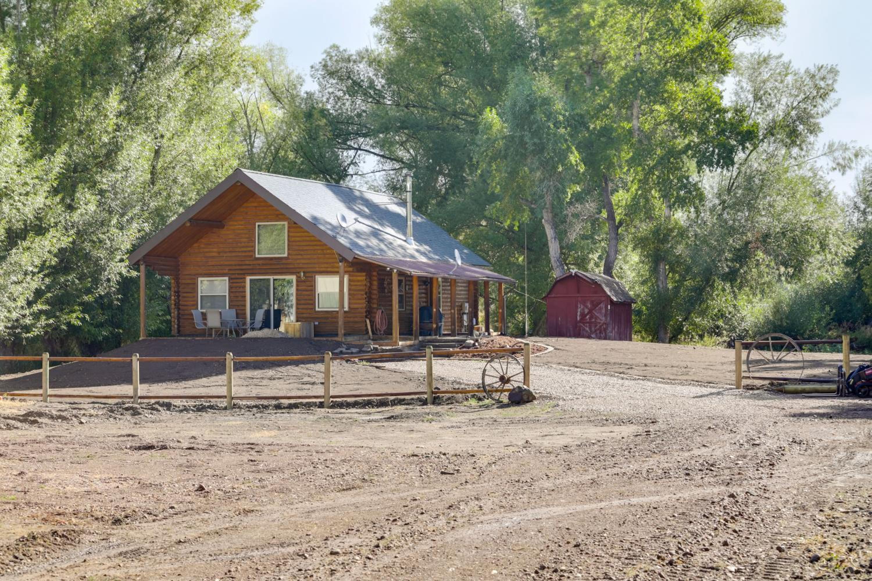 Waterfront Cabin with Bighorn Mountain Views!