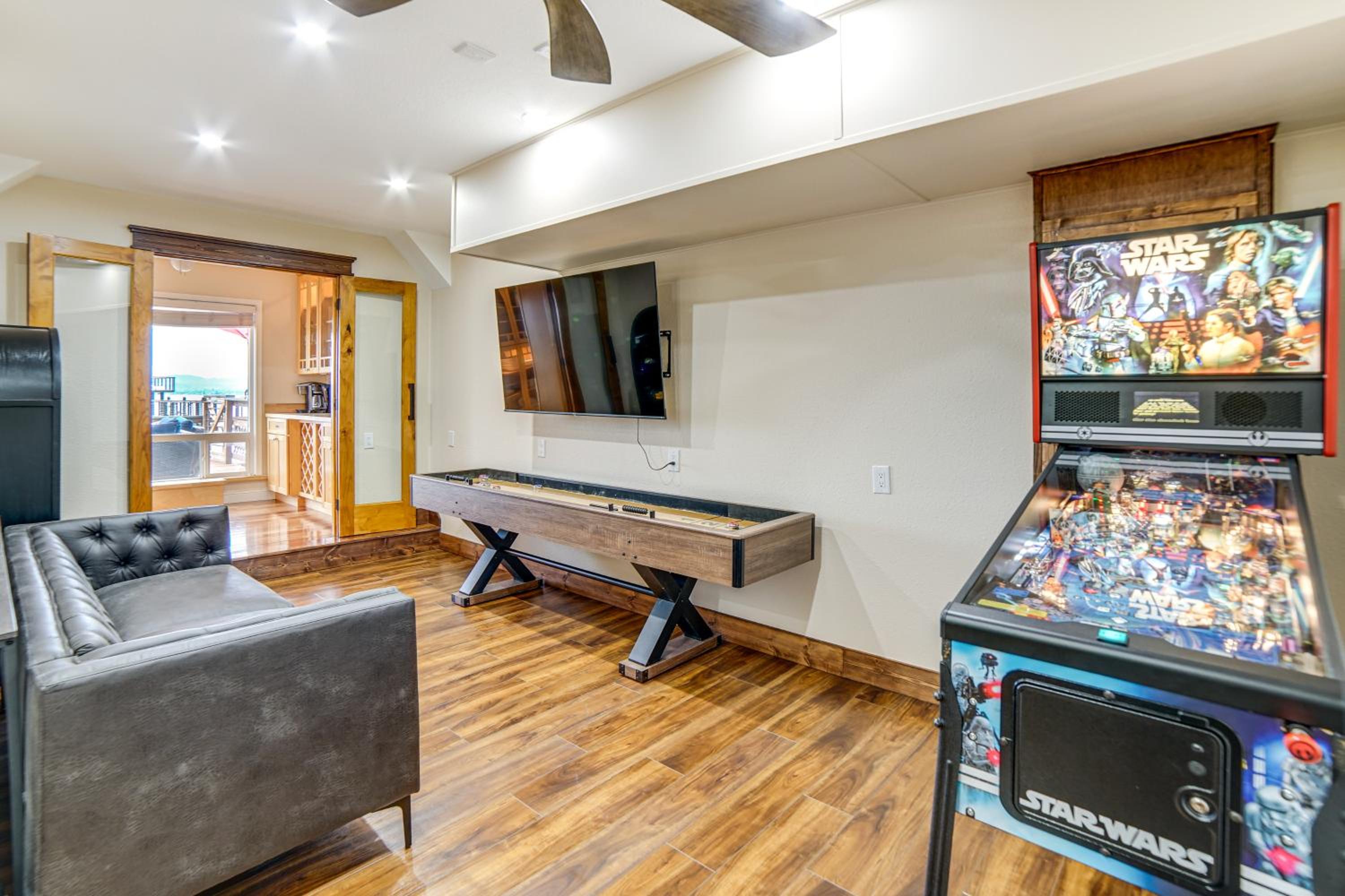 Waterfront Clear Lake Home with Game Room and Deck!