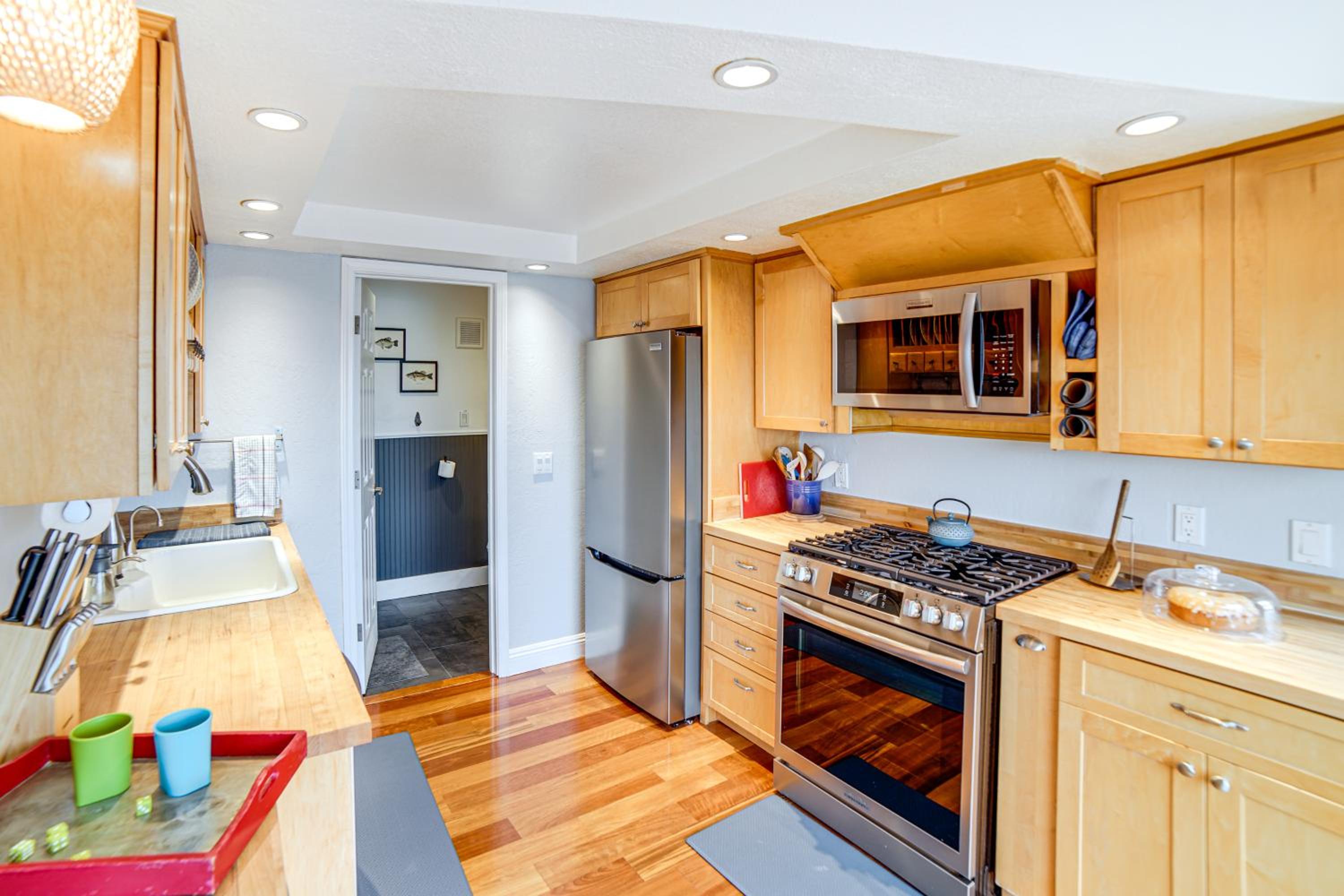 Waterfront Clear Lake Home with Game Room and Deck!