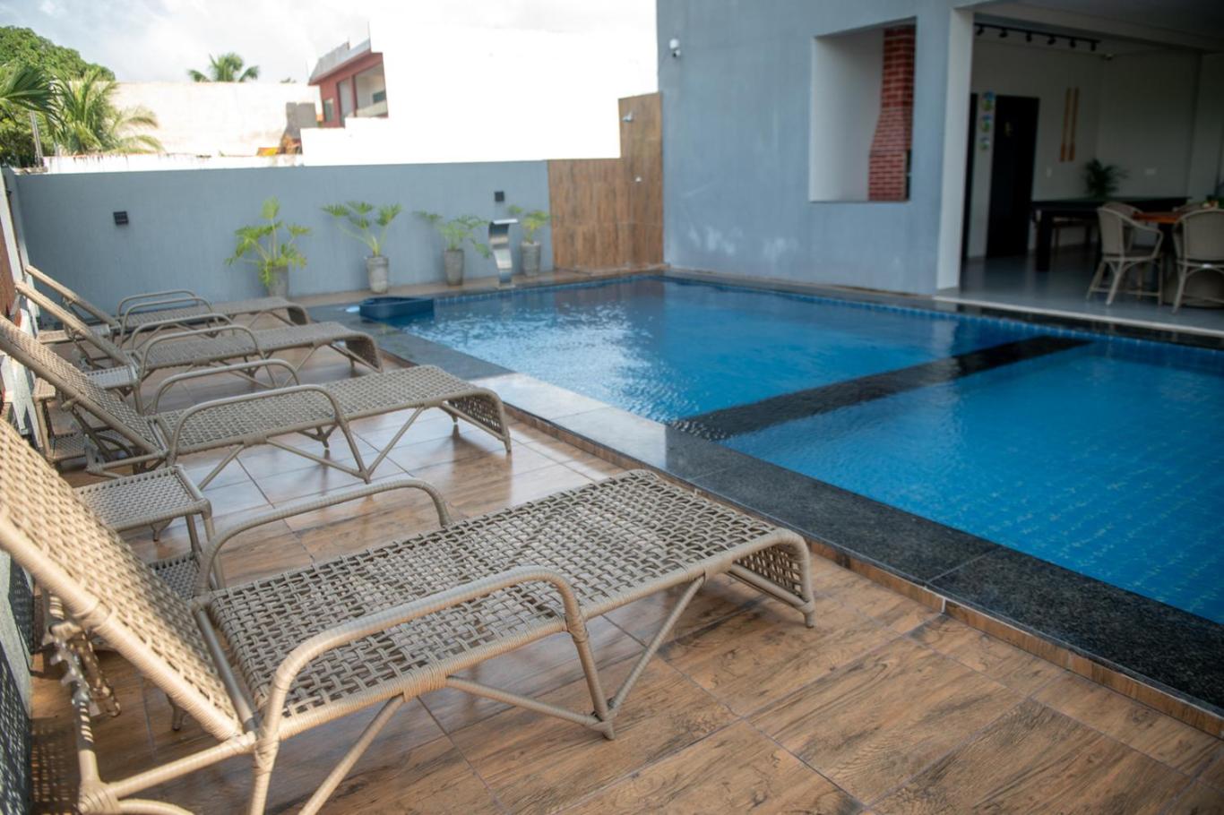 Apto com Piscina e Salao de Jogos a 100m da praia