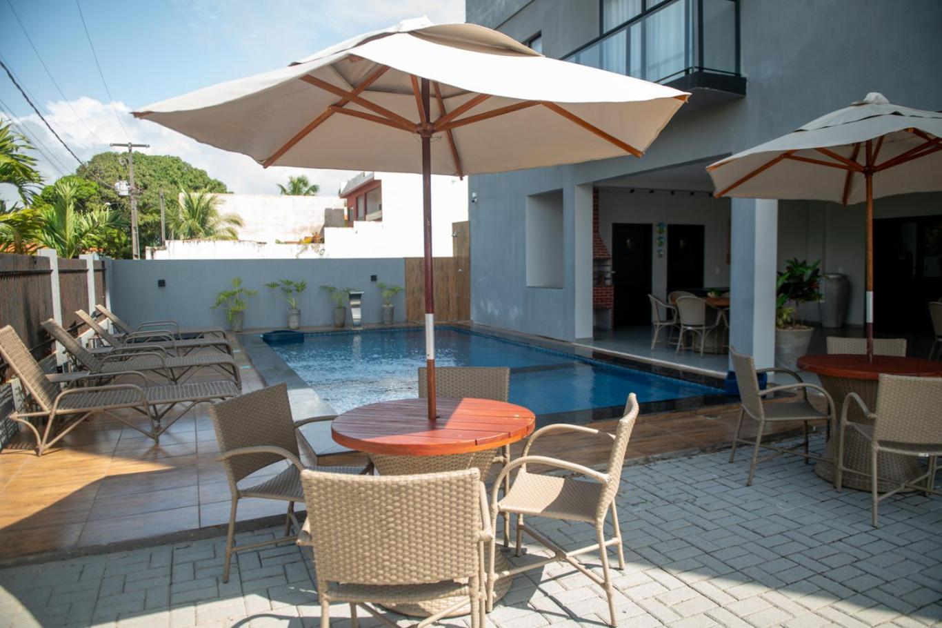 Apto com Piscina e Salao de Jogos a 100m da praia