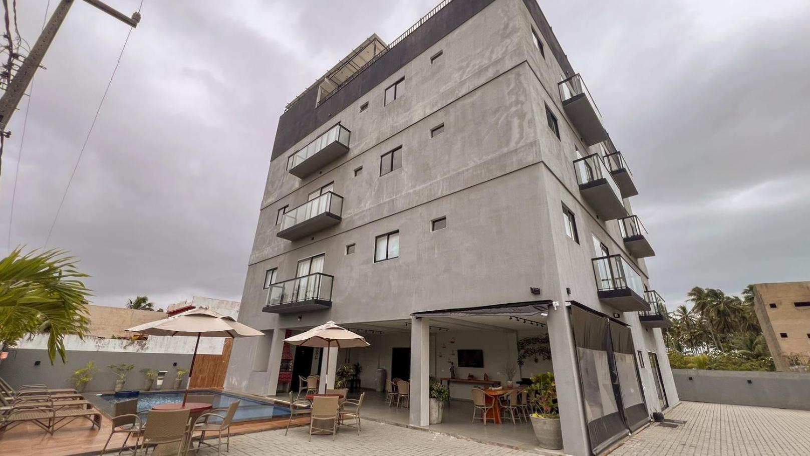 Apto com Piscina e Salao de Jogos a 100m da praia