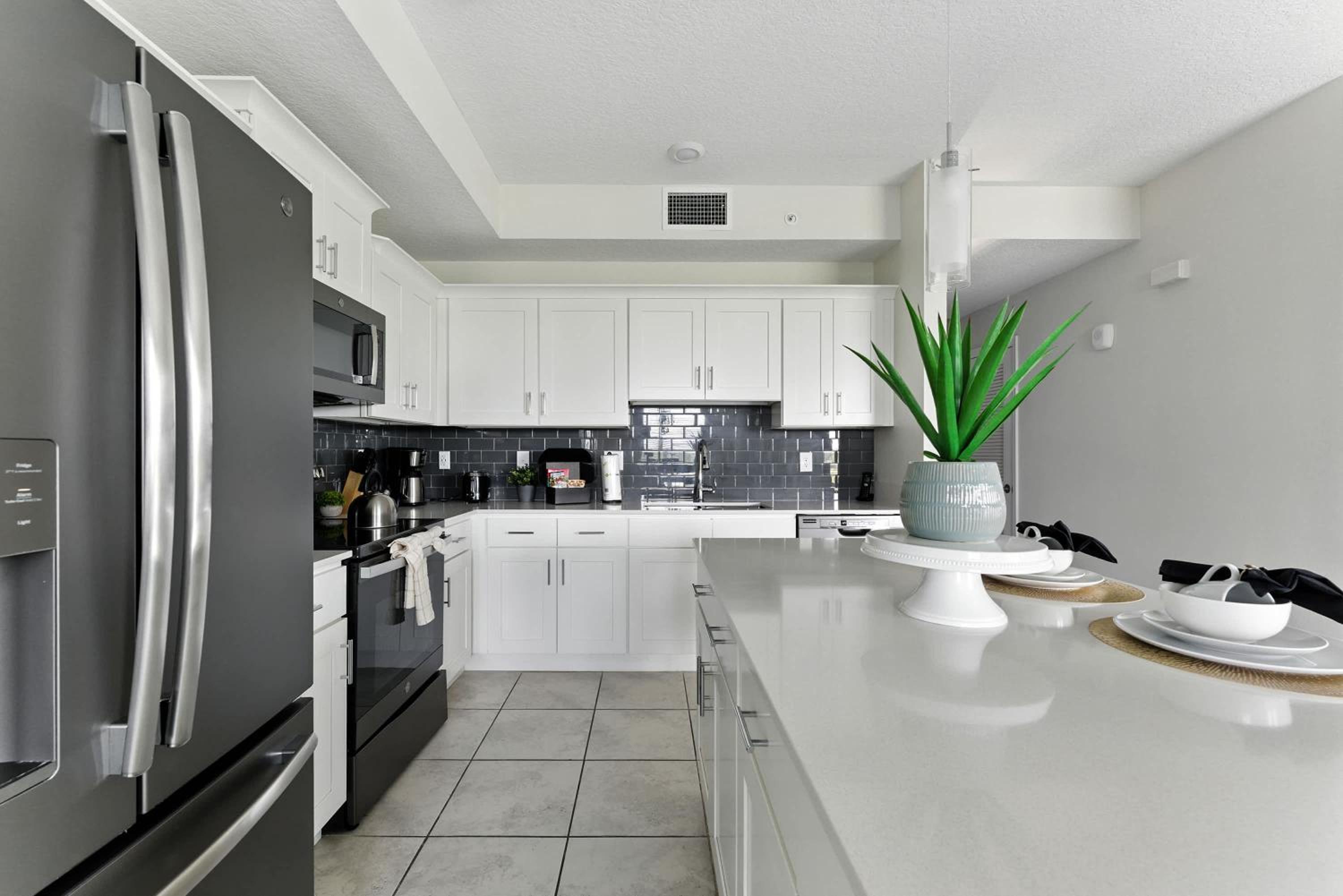 Spacious 2BR Mickey Bedroom Lake View